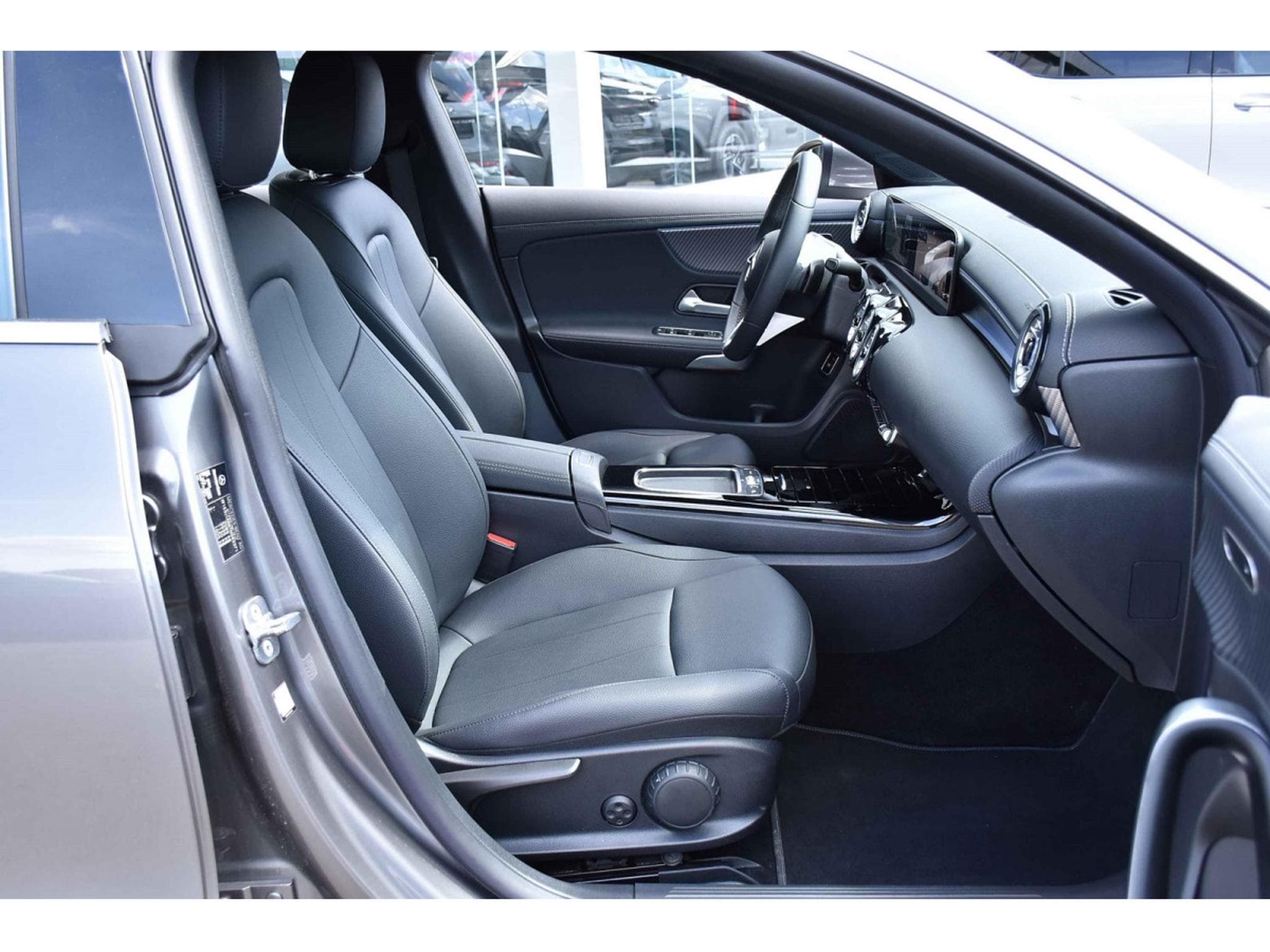 Mercedes CLA 180 CDI Progressive 8G-DCT CUIR GPS LANE CAM 1° MAIN (2025) - Foto 7