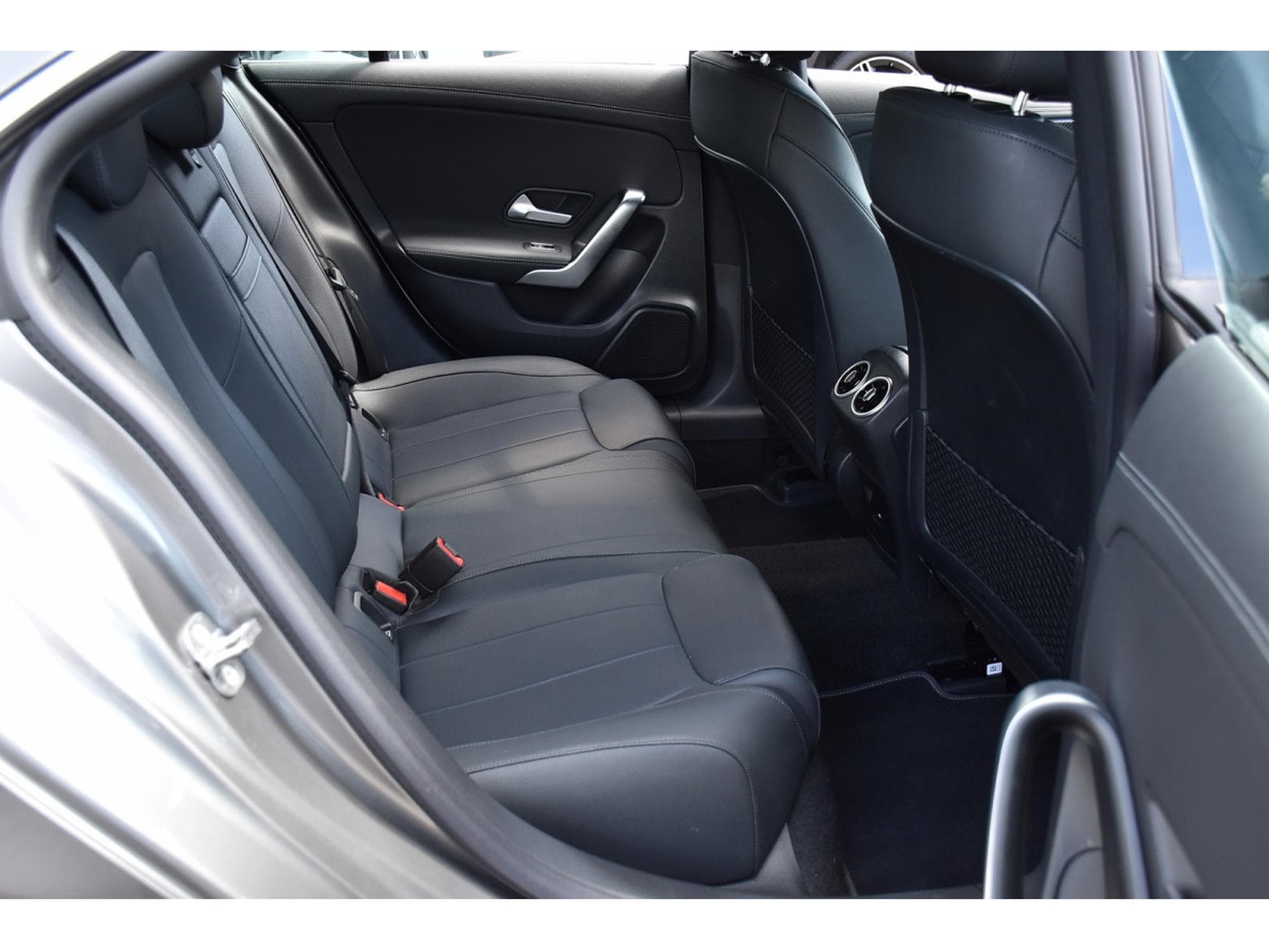 Mercedes CLA 180 CDI Progressive 8G-DCT CUIR GPS LANE CAM 1° MAIN (2025) - Foto 8