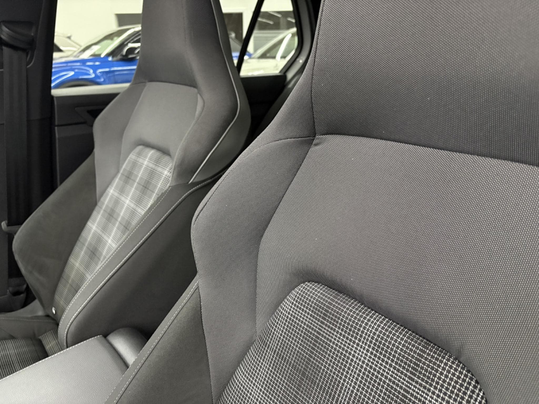 VW Golf GTD 2.0 TDI DSG7 200 CV *PANO* ATTELAGE* (2024) - Photo 2