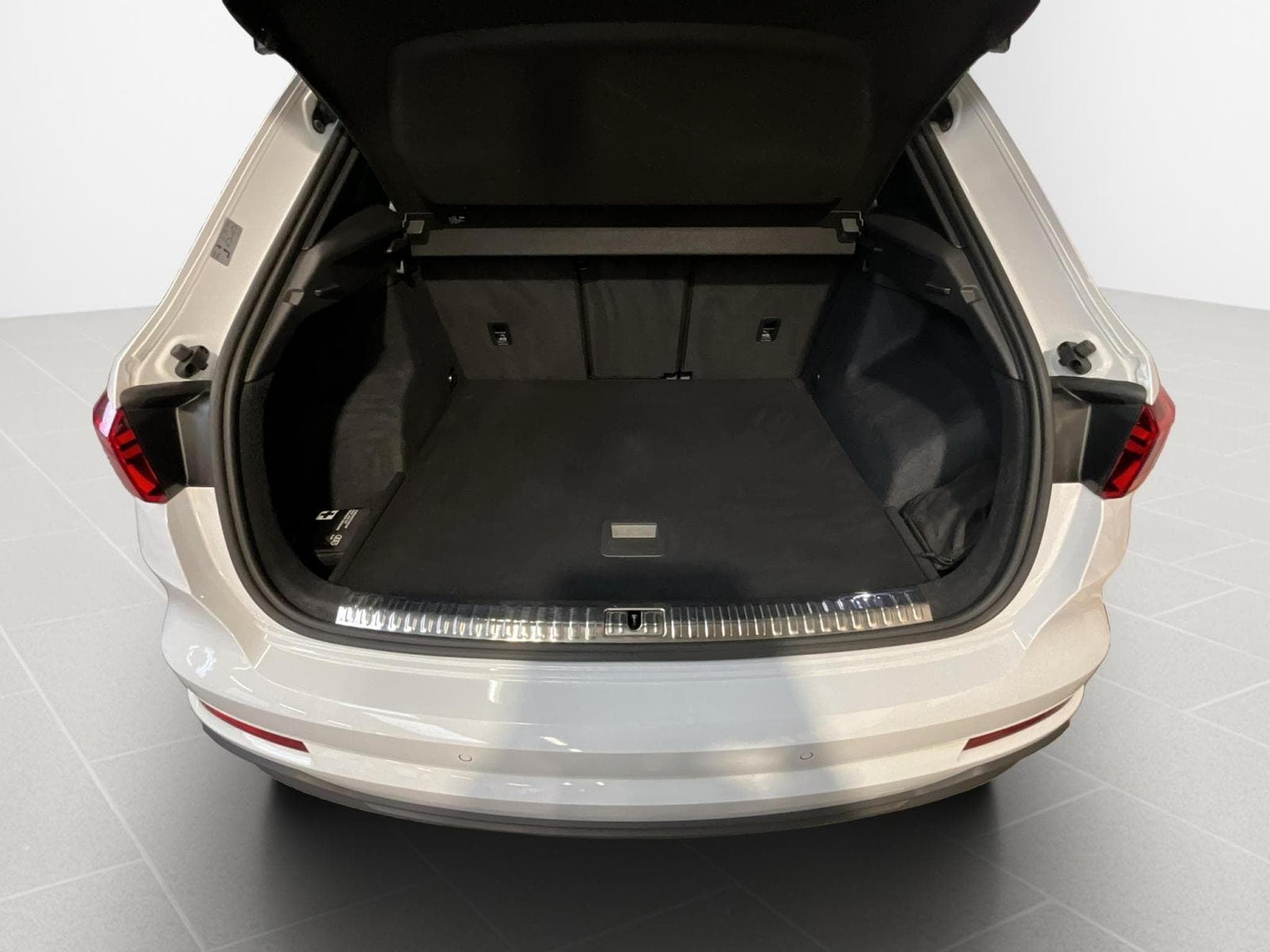 Audi Q3 S-line+DSG+LED+Navi+Digi+ (2023) - Foto 20