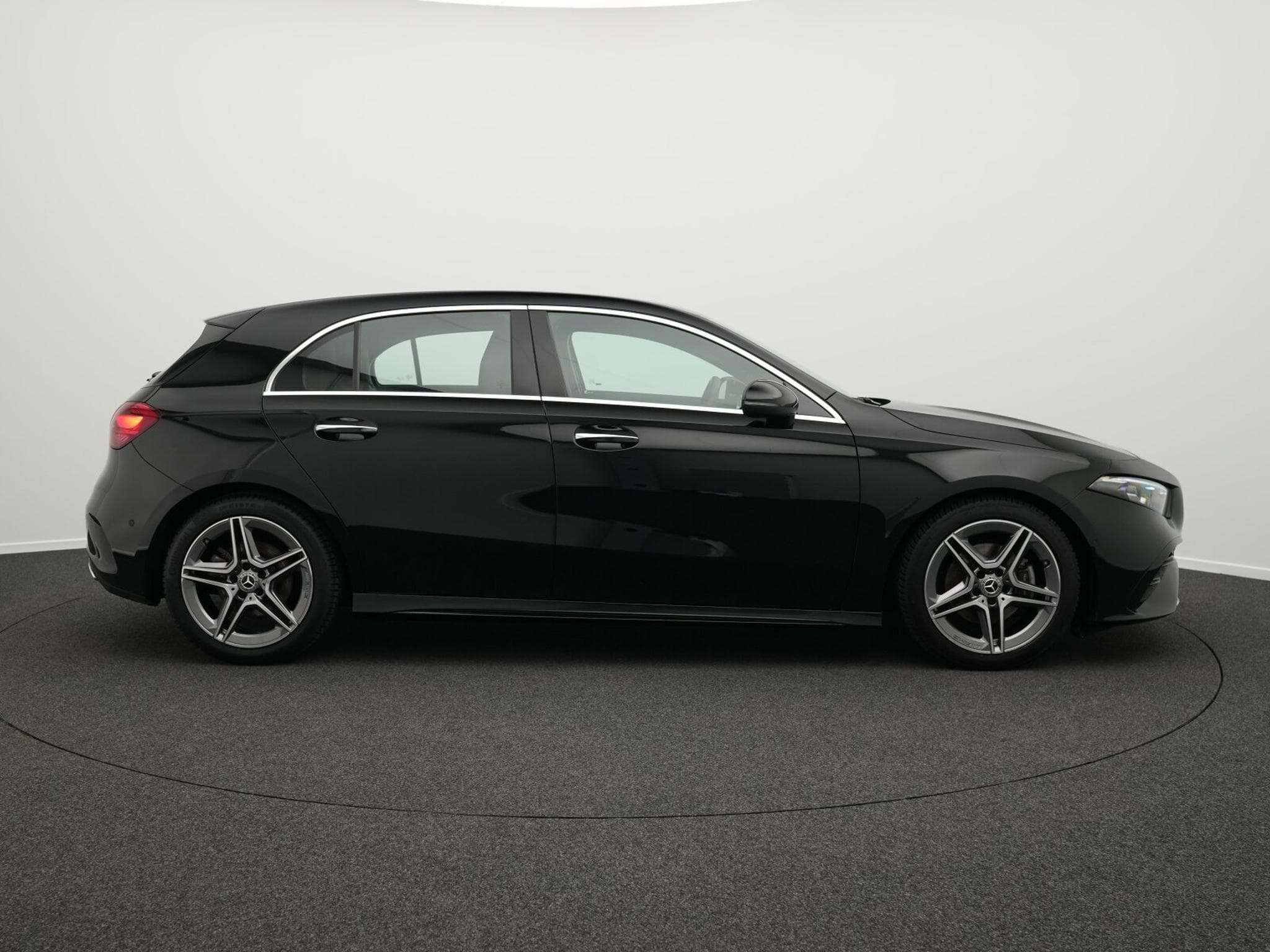 Mercedes A 200 AMG-Line Multi+Kamera+MBUX+ (2024) - Foto 5