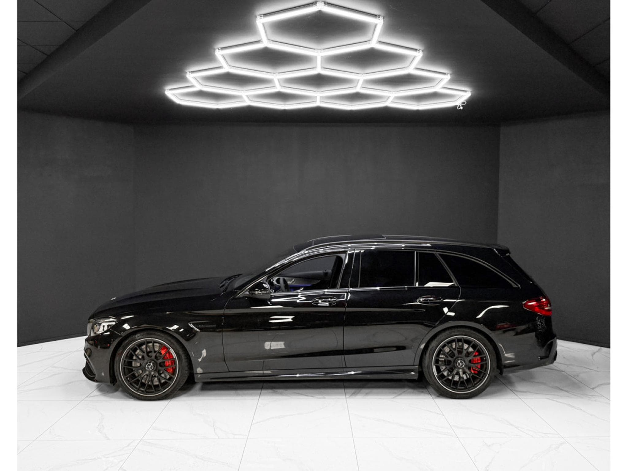 Mercedes C 63 AMG S T AMG / PANO / VIRTUAL / LED / DISTR. + (2019) - Photo 2