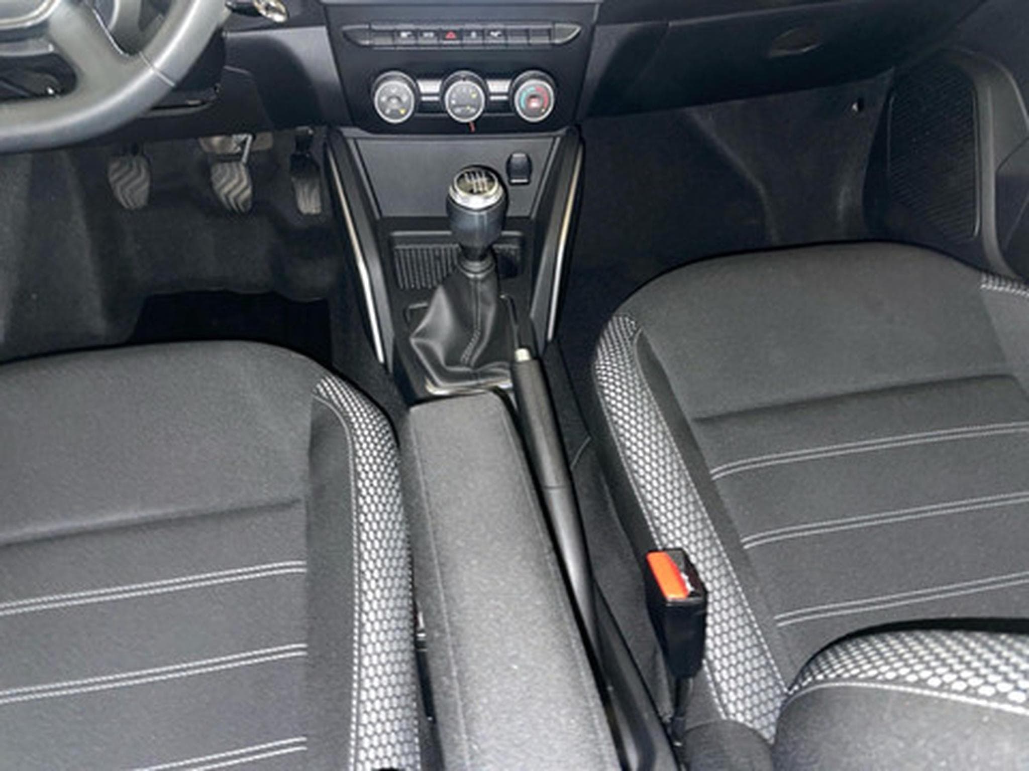 Dacia Duster 1.2 TCE 125 Comfort (2018) - Foto 10