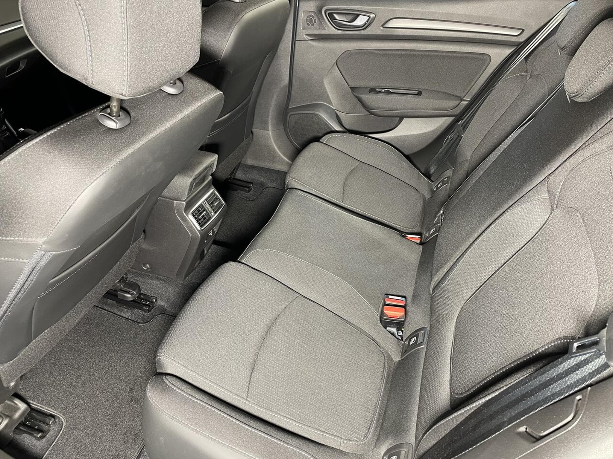 Renault Megane IV 1.5 BlueDCI 115 CORPORATE GPS CARPLAY (2020) - Photo 10