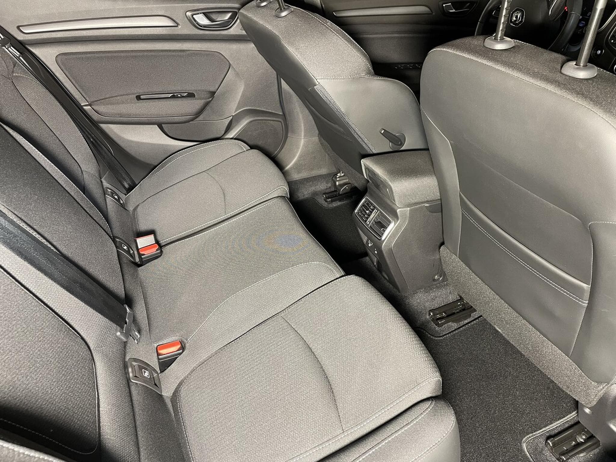 Renault Megane IV 1.5 BlueDCI 115 CORPORATE GPS CARPLAY (2020) - Photo 11