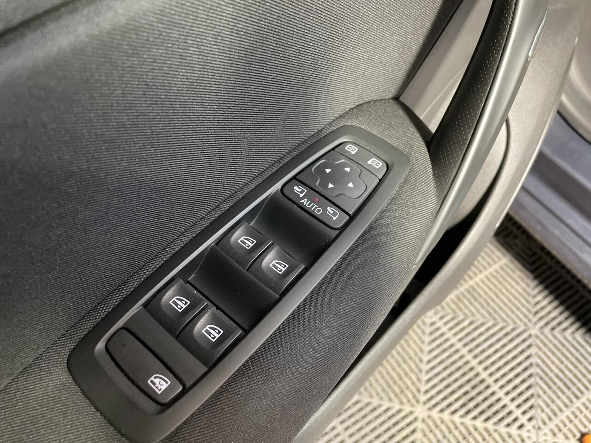 Renault Megane IV 1.5 BlueDCI 115 CORPORATE GPS CARPLAY (2020) - Photo 6