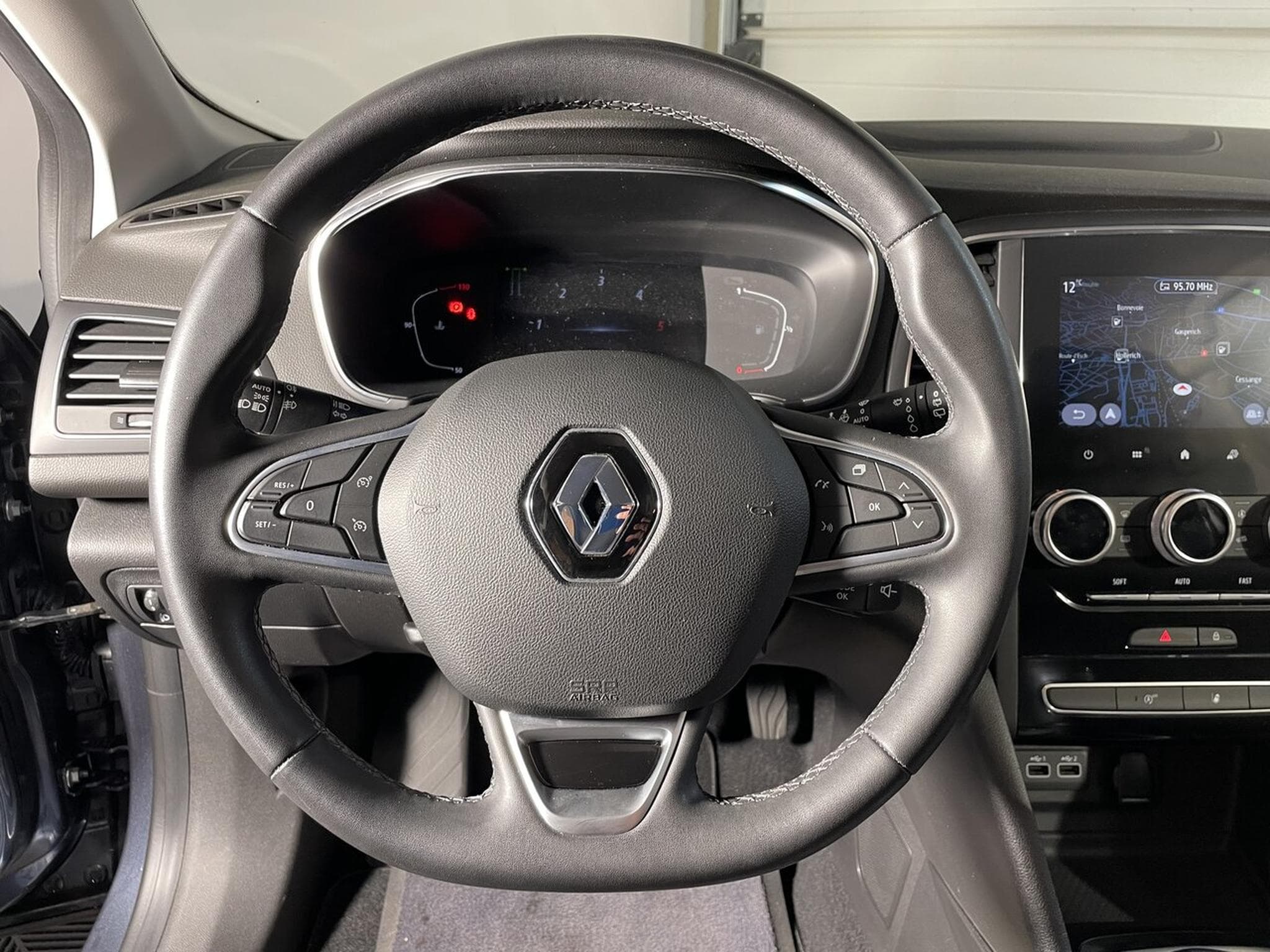 Renault Megane IV 1.5 BlueDCI 115 CORPORATE GPS CARPLAY (2020) - Photo 7