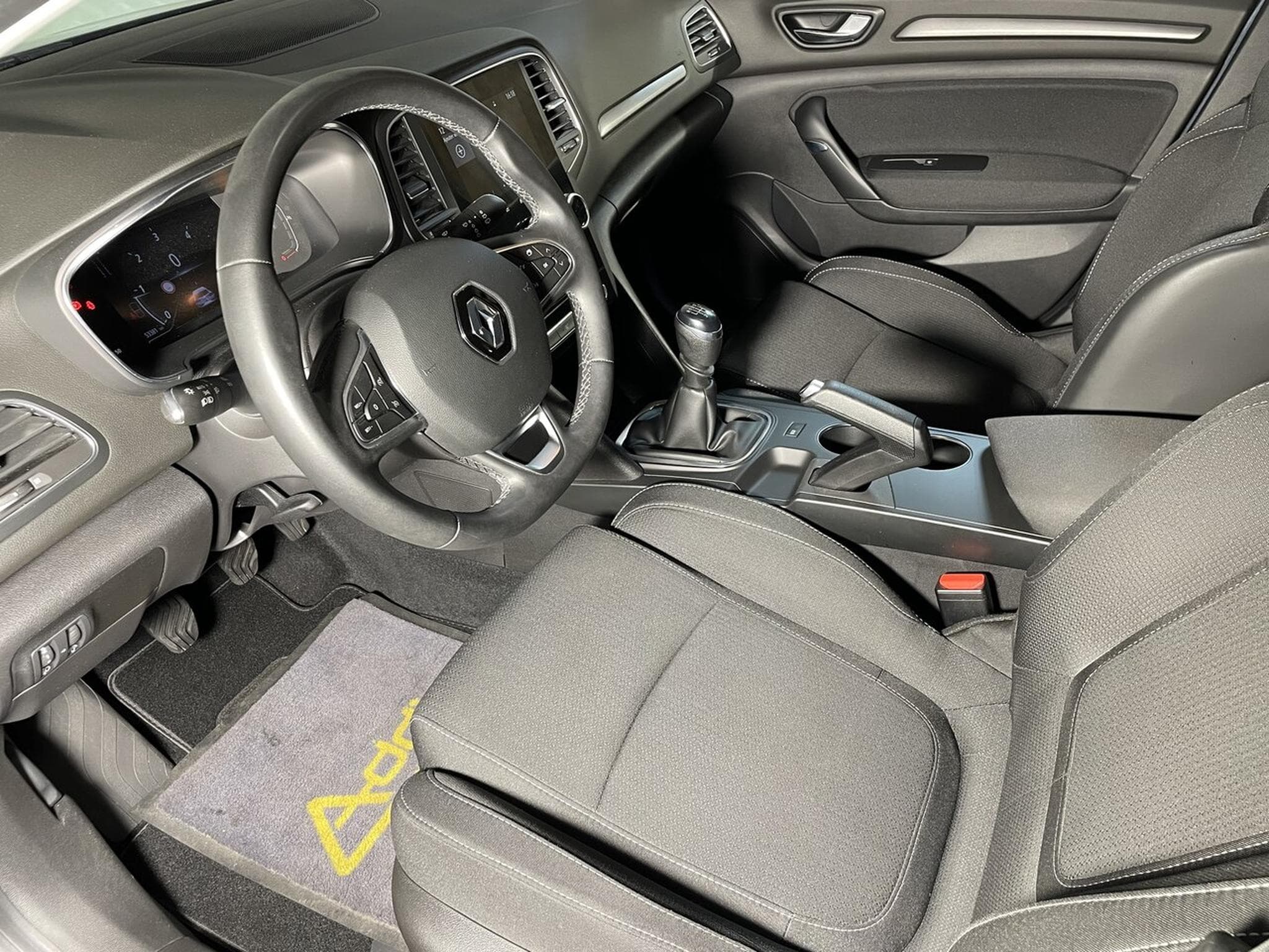 Renault Megane IV 1.5 BlueDCI 115 CORPORATE GPS CARPLAY (2020) - Photo 8