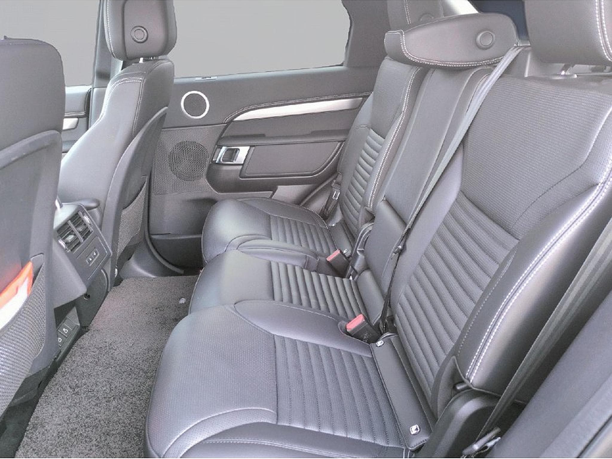 Land-Rover Discovery (2026) - Photo 7