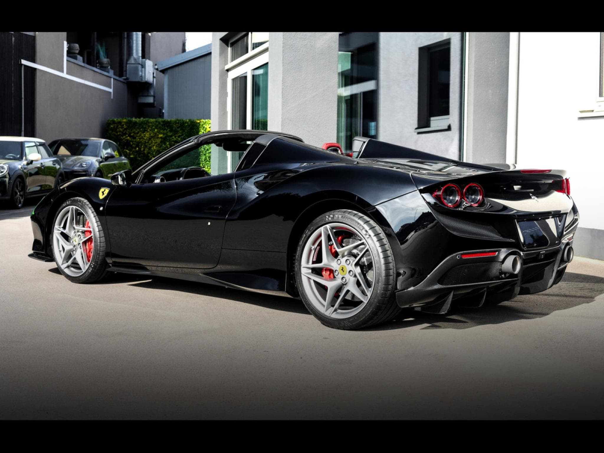 Ferrari F8 Spider 3.9 V8 (720 CH) - NERO B/B 1250 (4-LAYER PAINT EXTRAR (2023) - Photo 3
