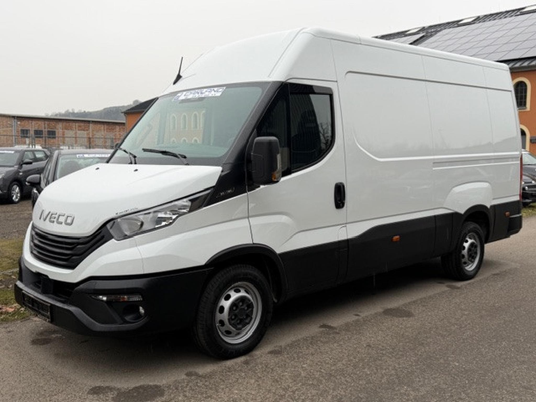 Iveco Daily 2.3 35S16 Fourgon Pack (2025) - Foto 1