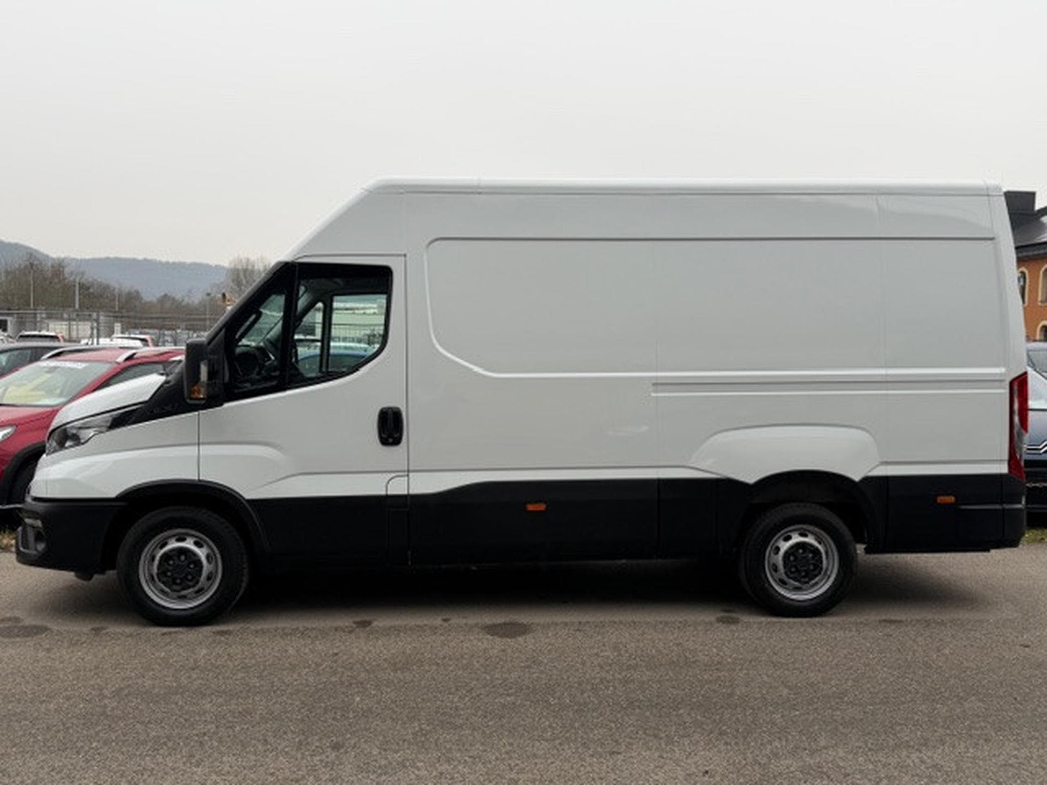 Iveco Daily 2.3 35S16 Fourgon Pack (2025) - Foto 3