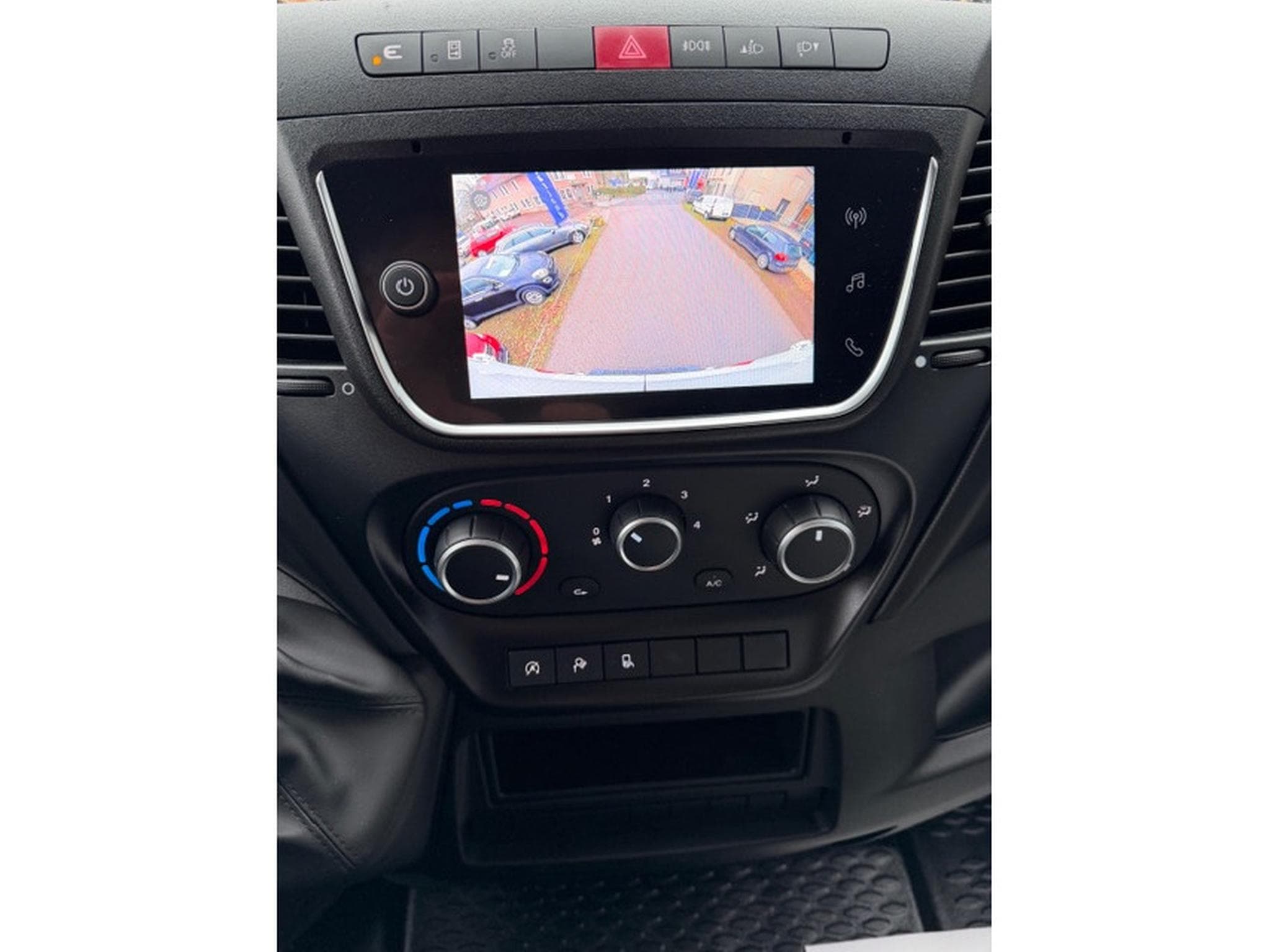 Iveco Daily 2.3 35S16 Fourgon Pack (2025) - Foto 6