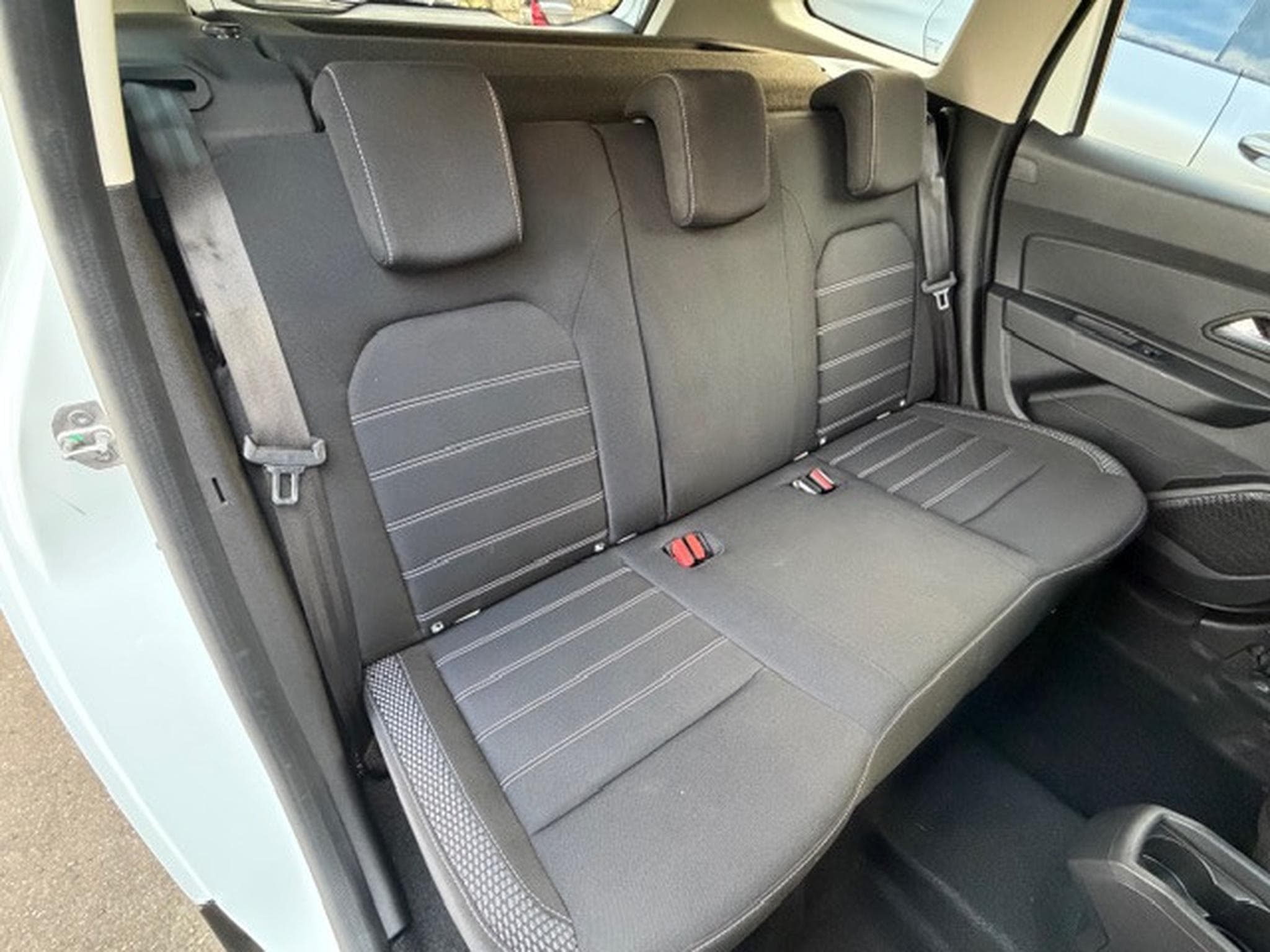 Dacia Duster 1.5 Dci 116 Prestige Luxe (2021) - Foto 4