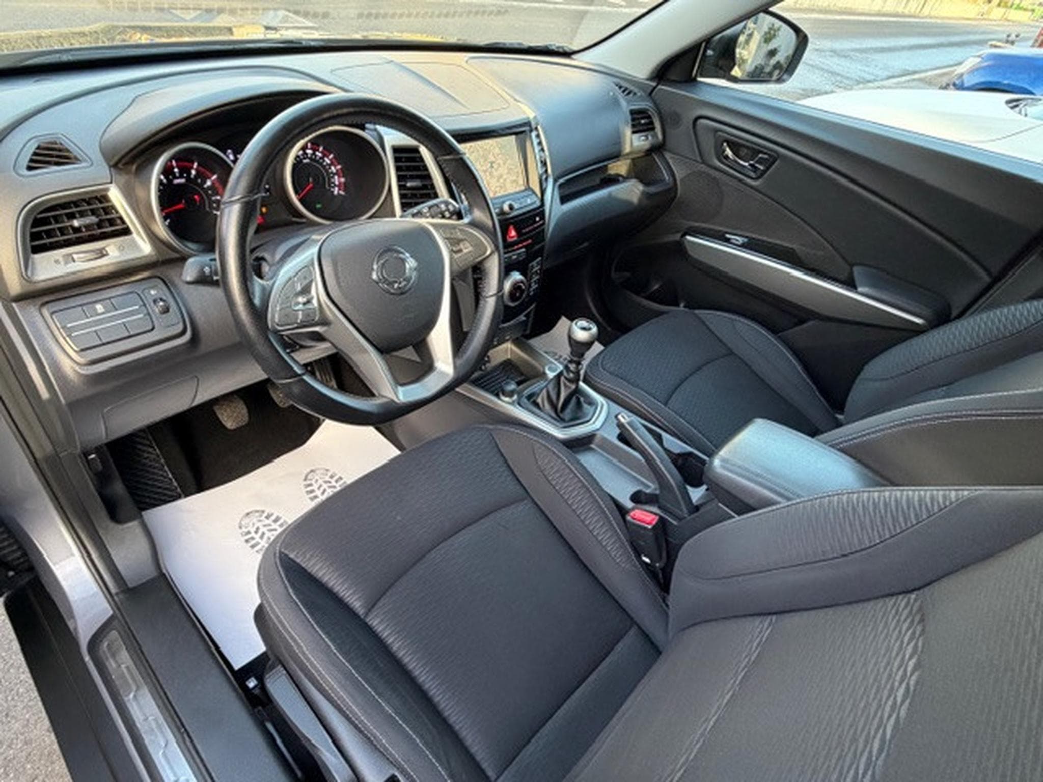 Ssangyong Tivoli 1.6 E-XGi 128 Pack (2016) - Foto 3