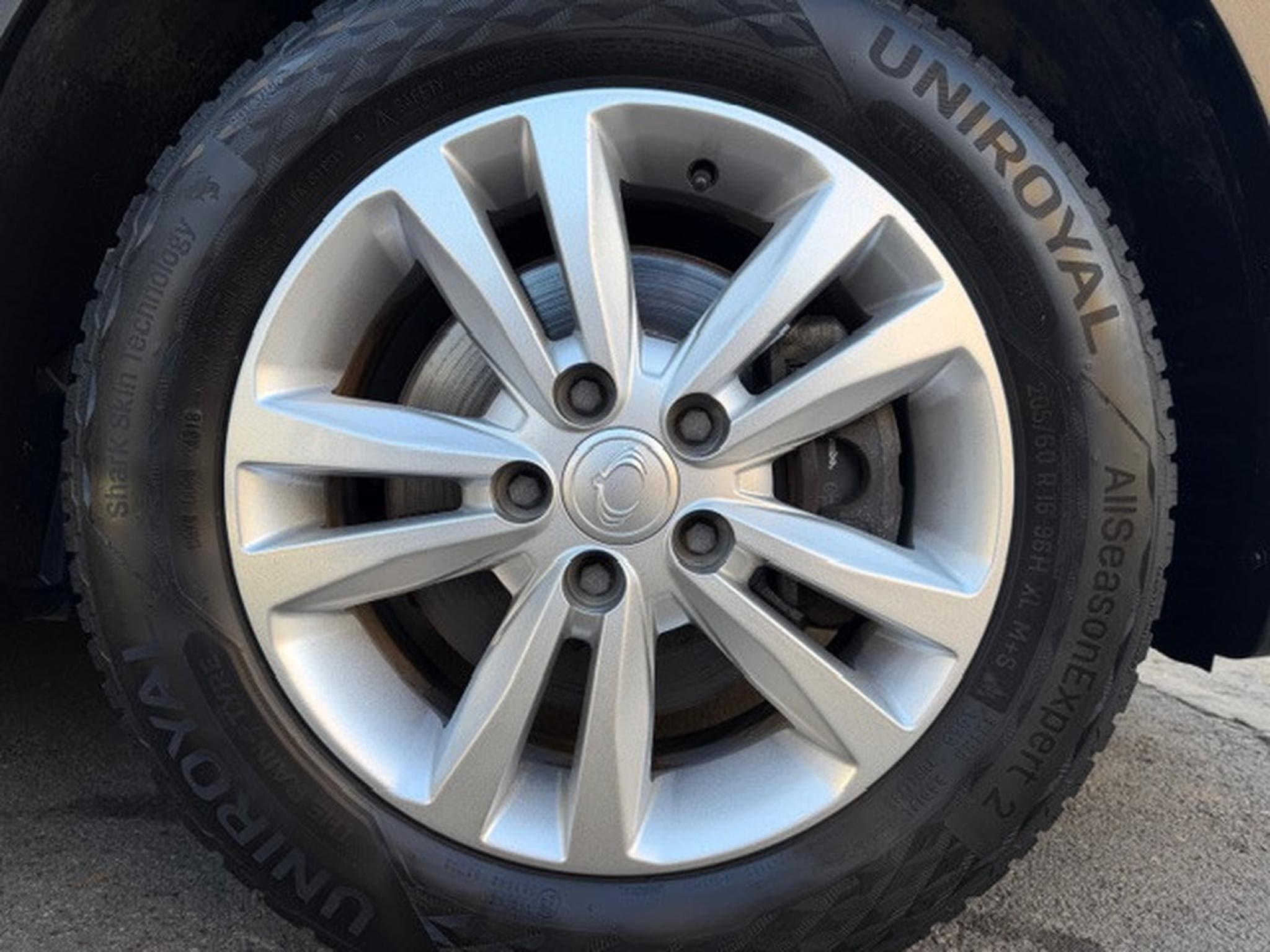 Ssangyong Tivoli 1.6 E-XGi 128 Pack (2016) - Foto 5