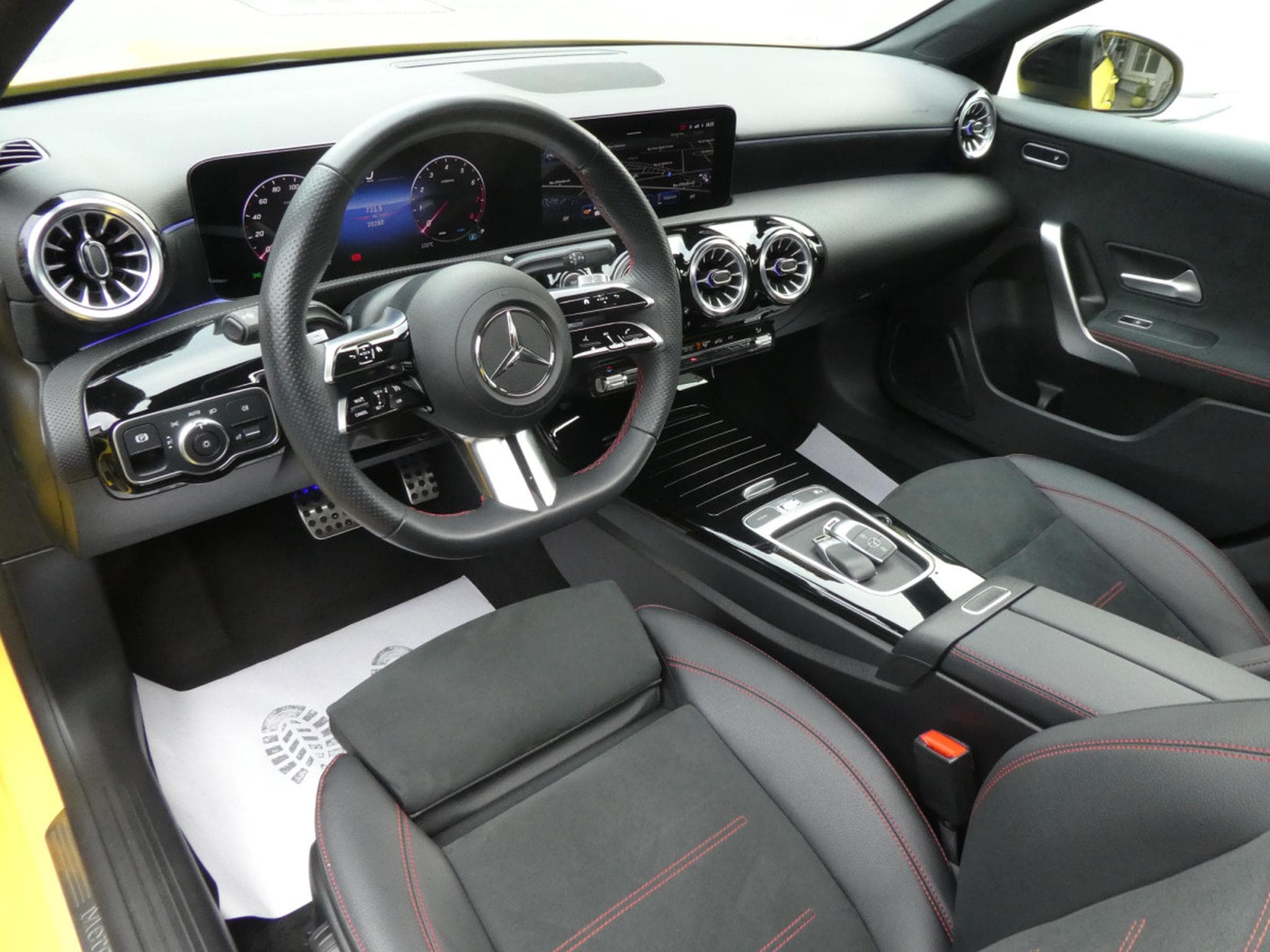 Mercedes A 180 AMG Line Sport 7G-DCT (2023) - Foto 3
