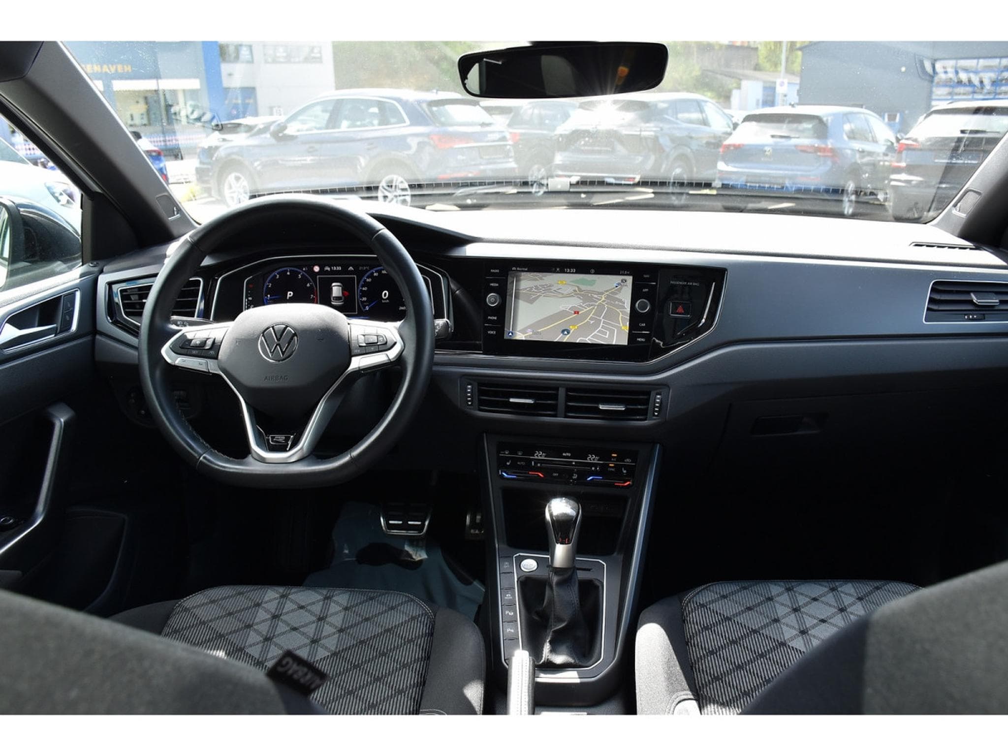 VW Taigo 1.5 TSI R-Line DSG ACC TRAVEL LANE SIDE TO ATT RMQ BEATS 1°M (2022) - Foto 10