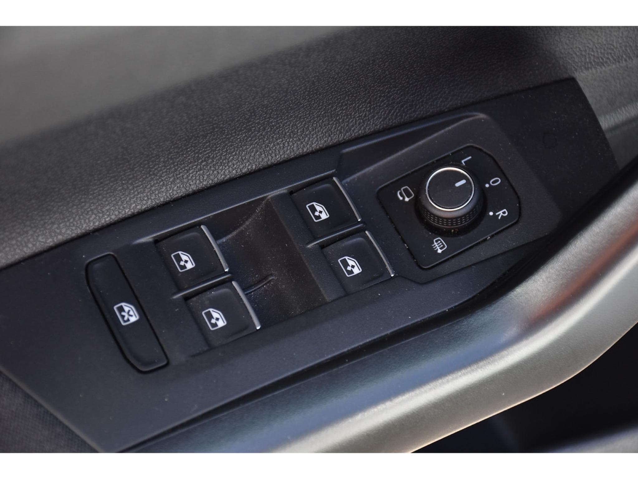 VW Taigo 1.5 TSI R-Line DSG ACC TRAVEL LANE SIDE TO ATT RMQ BEATS 1°M (2022) - Foto 19