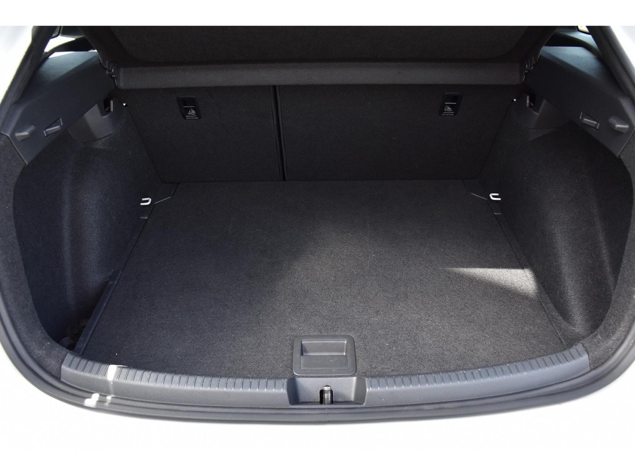 VW Taigo 1.5 TSI R-Line DSG ACC TRAVEL LANE SIDE TO ATT RMQ BEATS 1°M (2022) - Foto 20