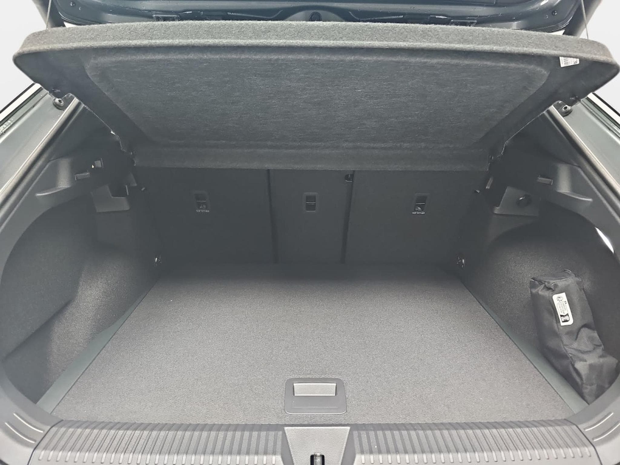 VW T-Roc 1.5 eTSi 150 DSG R-Line (2026) - Foto 13