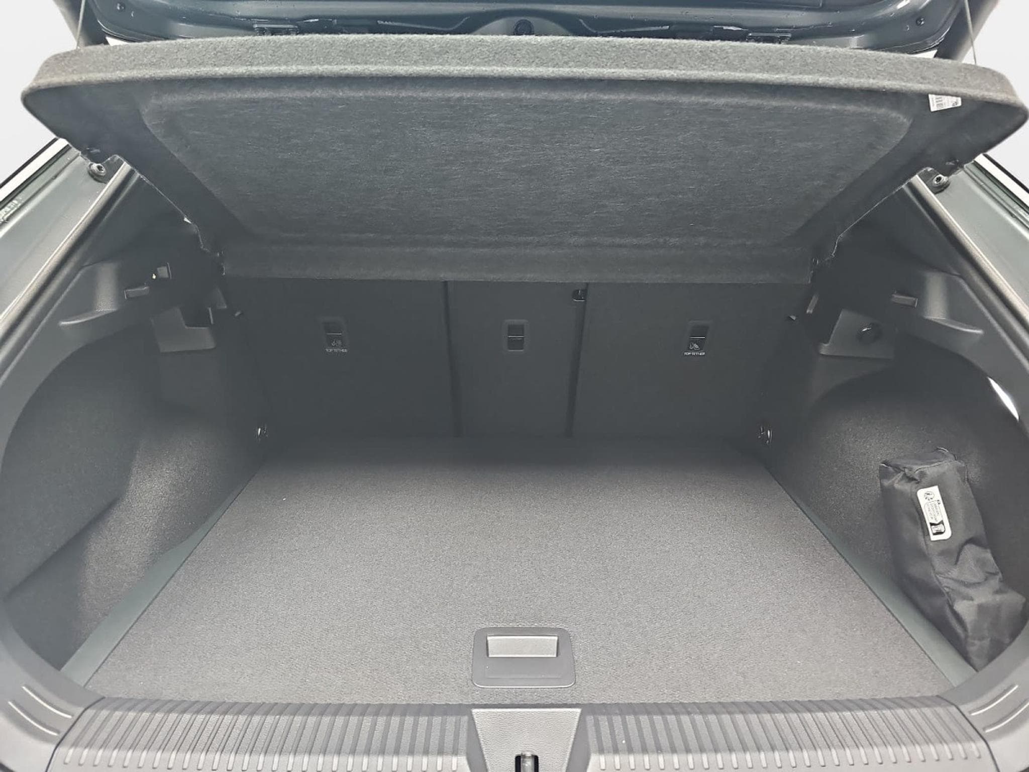 VW T-Roc 1.5 eTSi 150 DSG R-Line (2026) - Foto 13