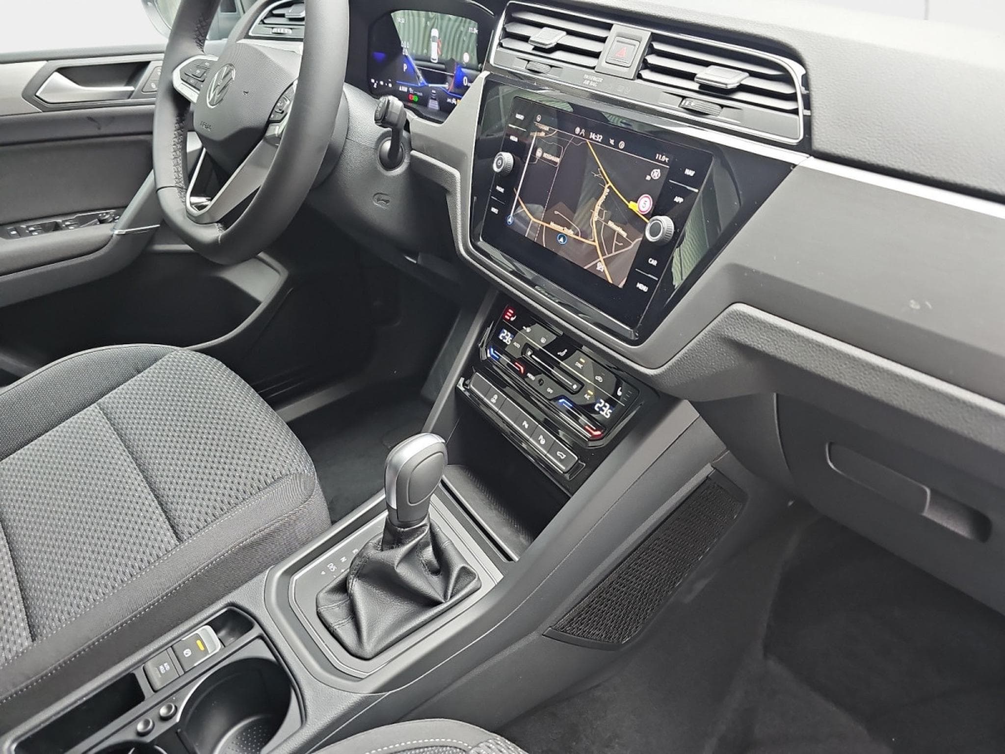 VW Touran 1.5 TSI 150 DSG Confortline 7 places (2026) - Foto 16