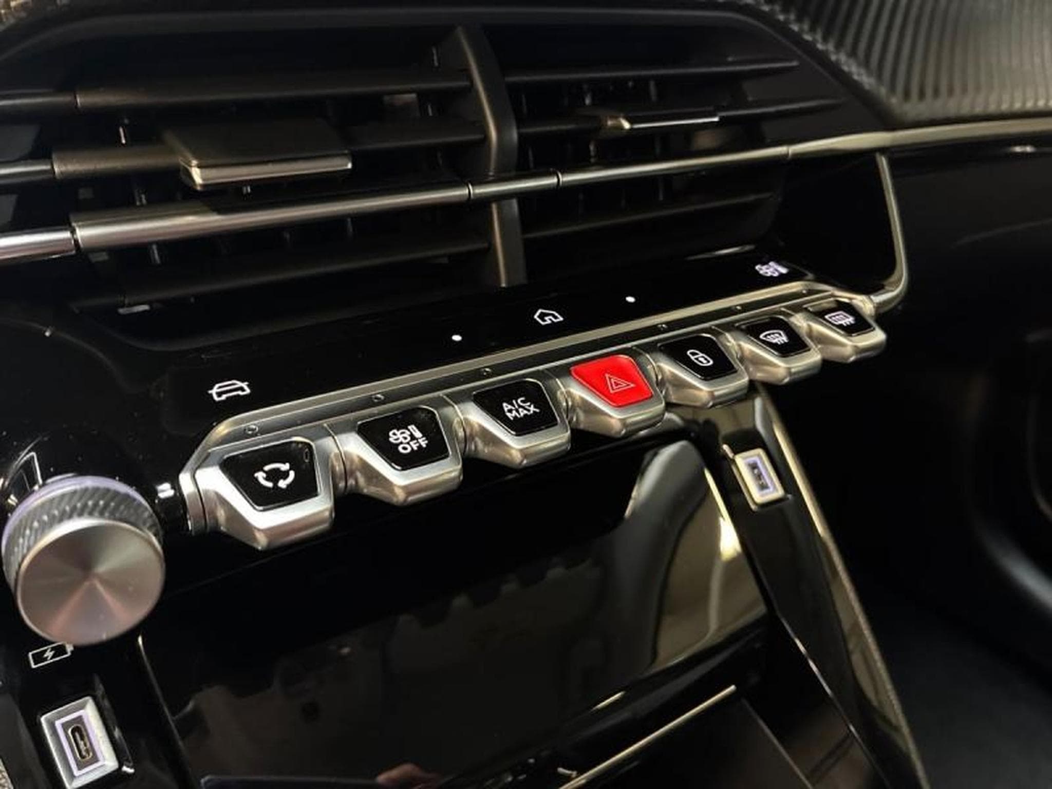 PEUGEOT 208 1.2 Hybrid 100ch Allure e-DCS6 (2024) - Photo 10