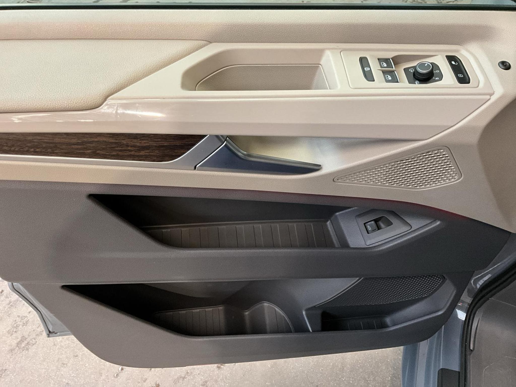 VW T7 Style+DSG+7Sitze+AHK+Pano (2022) - Foto 14