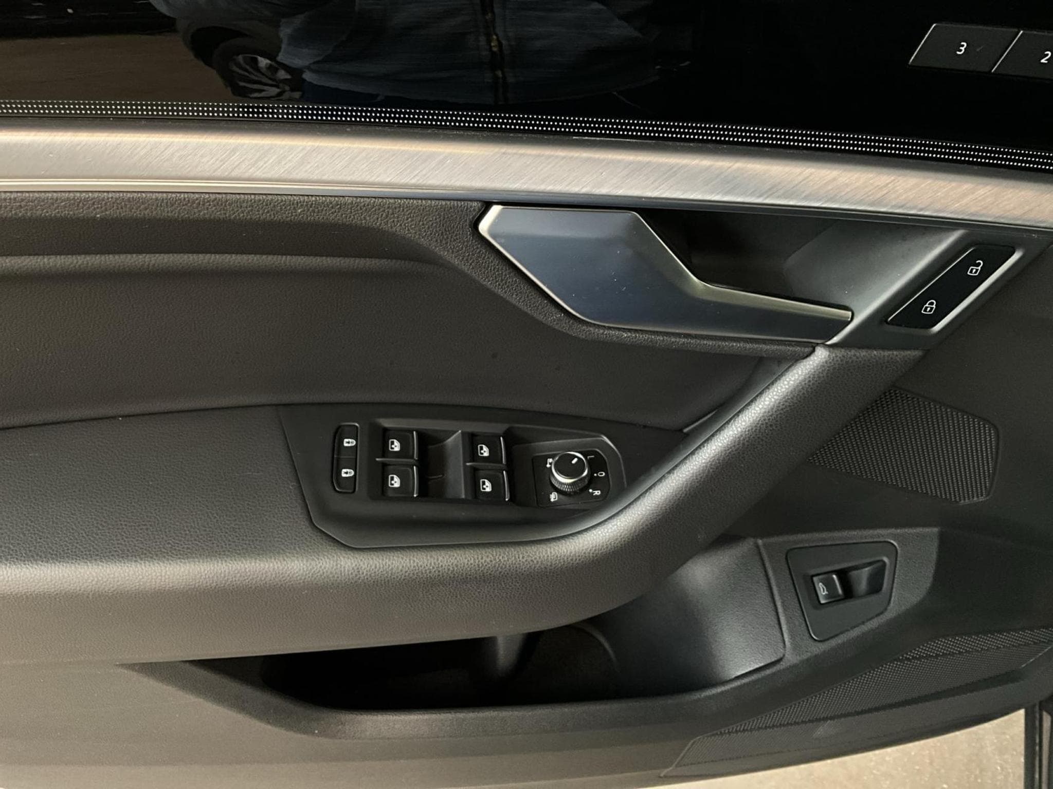 VW Touareg Elegance+V6+4M+Pano+AHK+Luft (2023) - Foto 14