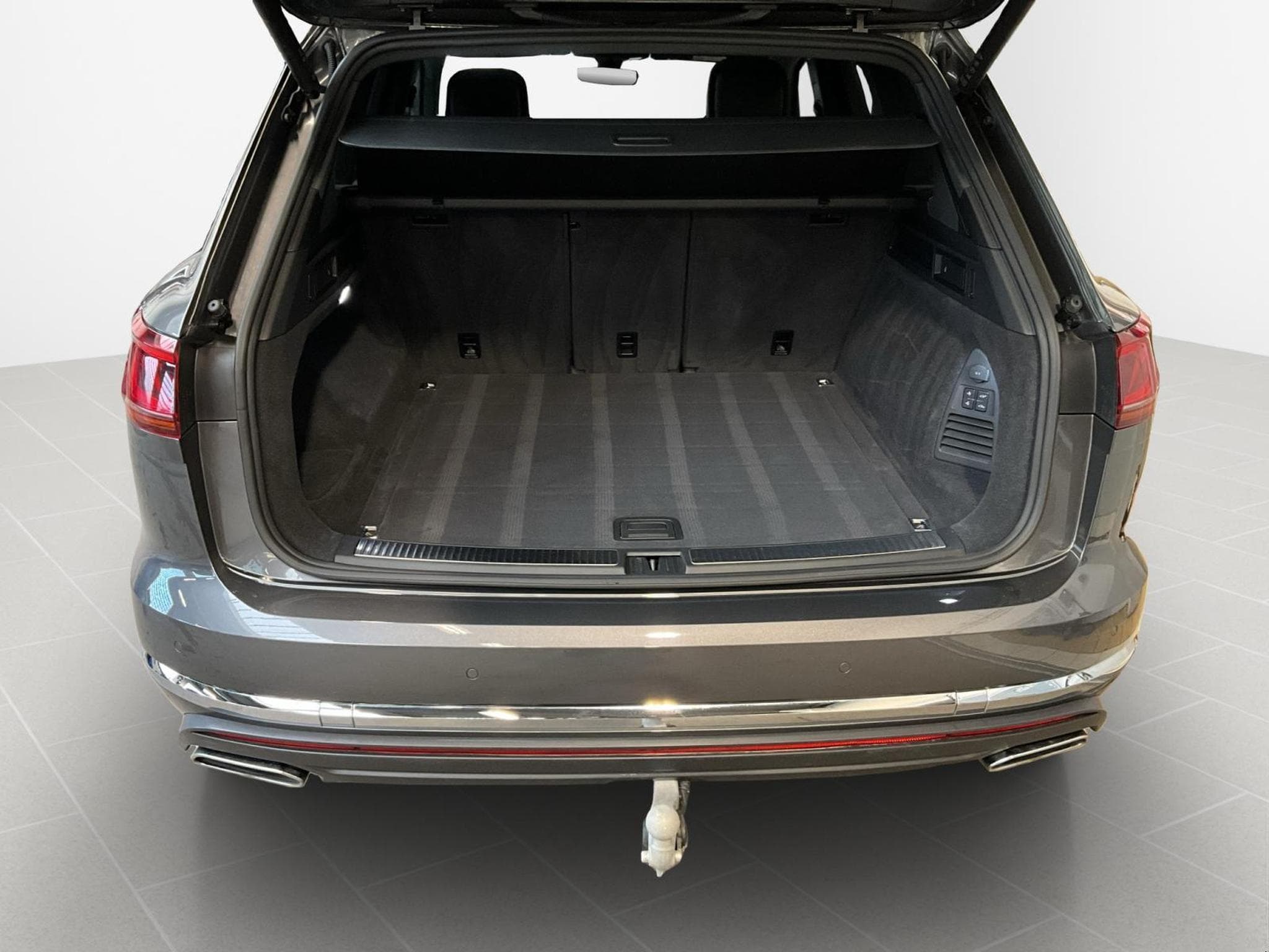 VW Touareg Elegance+V6+4M+Pano+AHK+Luft (2023) - Foto 17