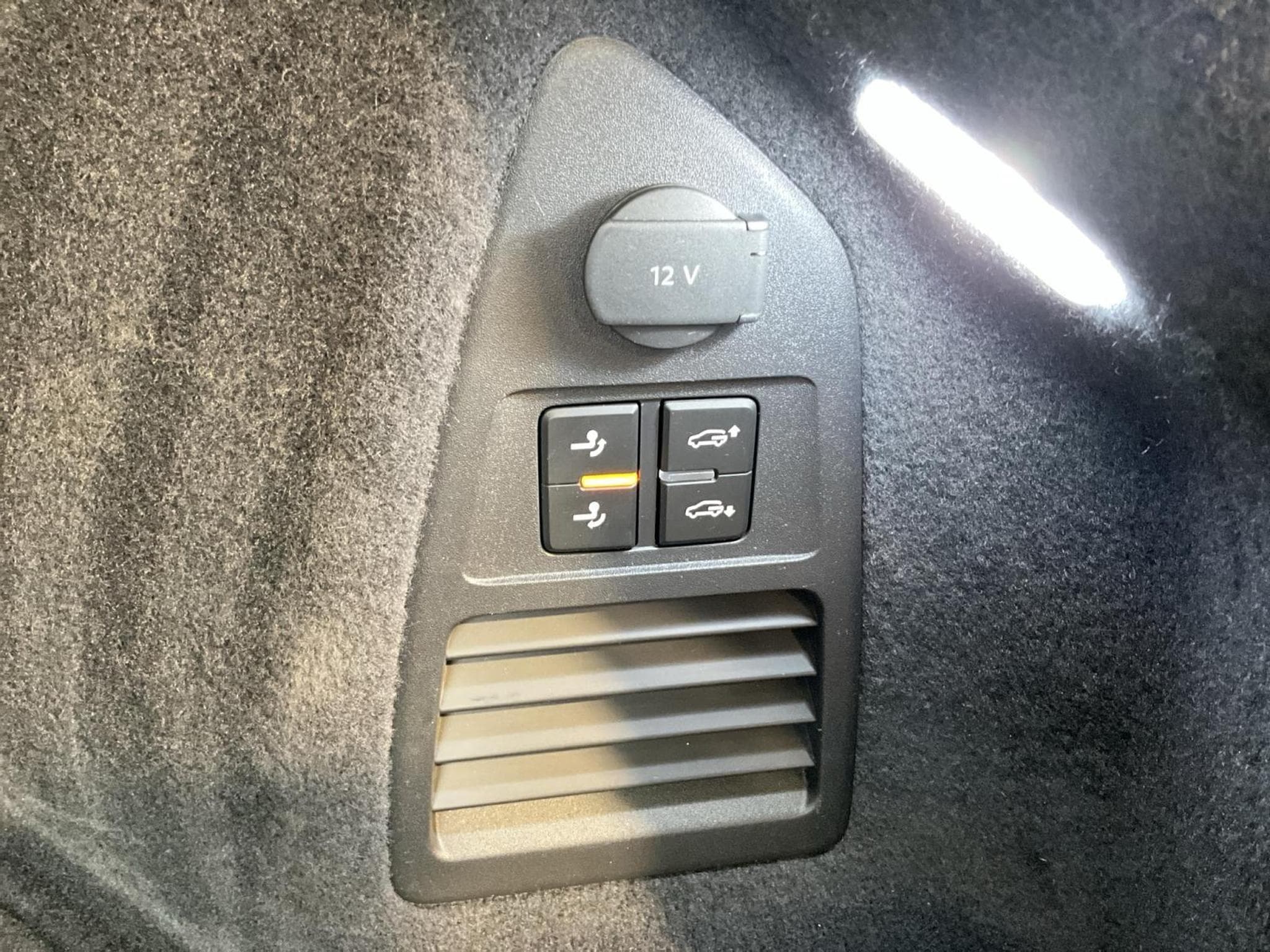 VW Touareg Elegance+V6+4M+Pano+AHK+Luft (2023) - Foto 20