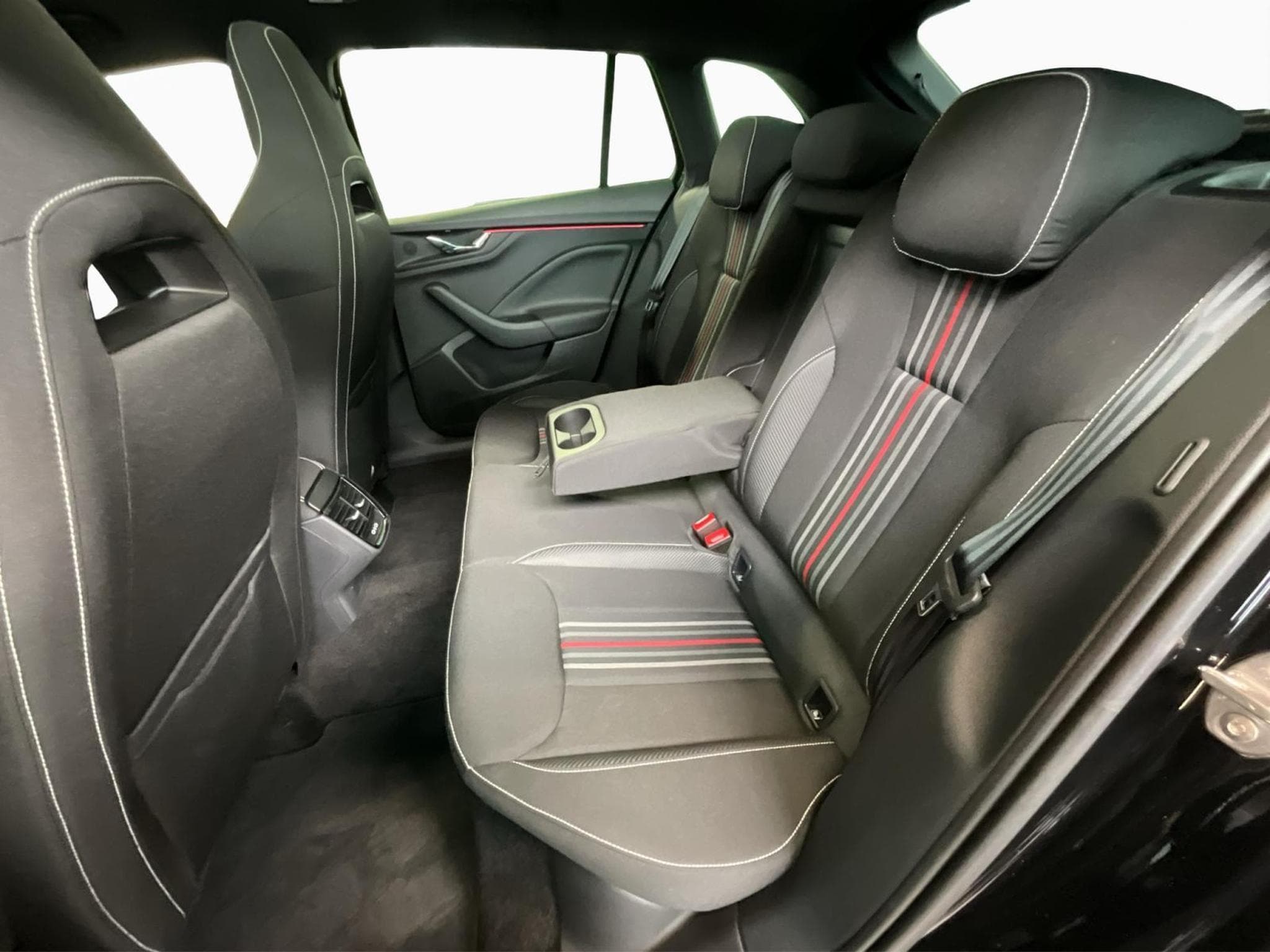 Skoda Scala Monte-Carlo+DSG+Pano+LED (2025) - Foto 16