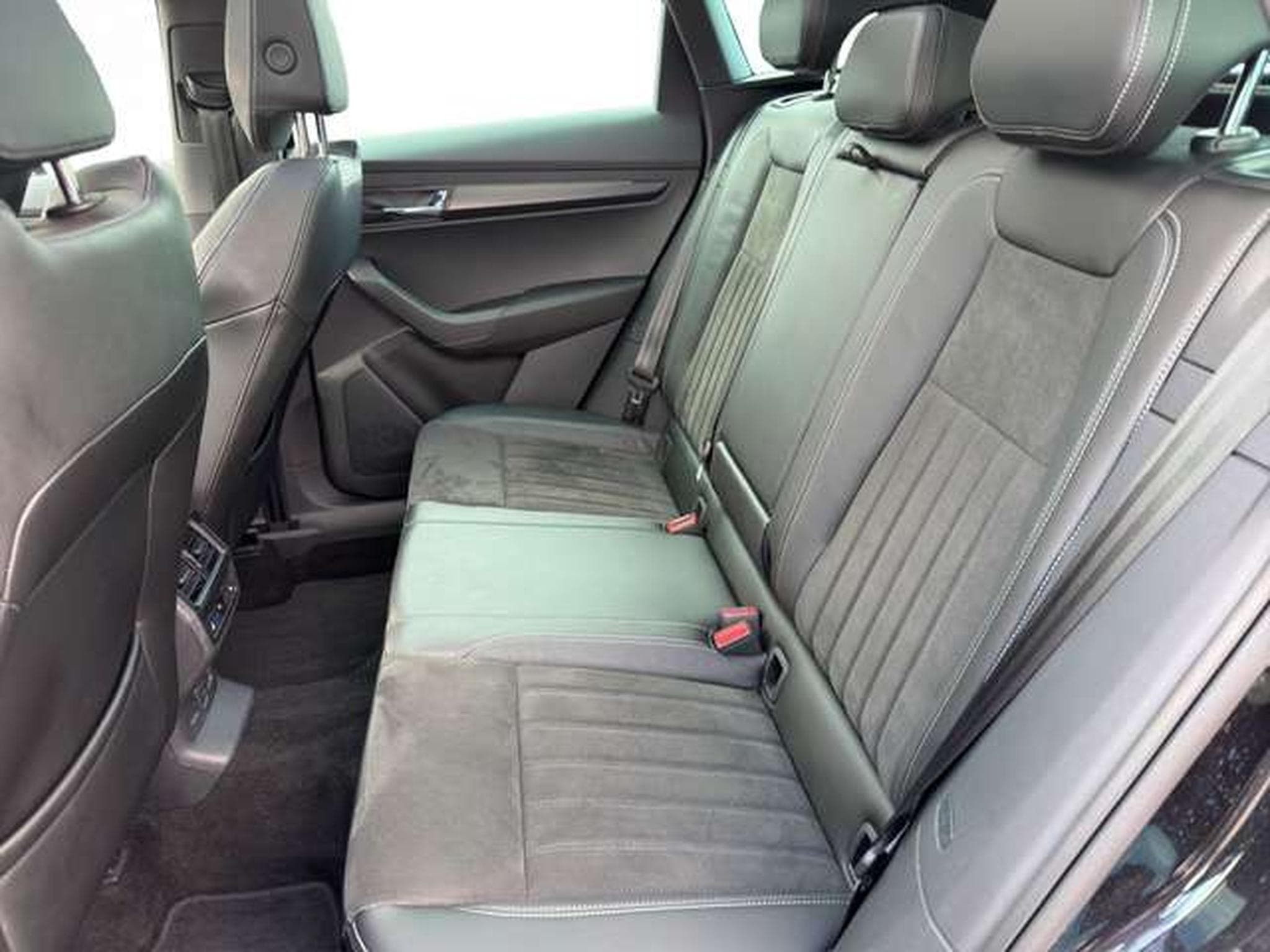 Skoda Karoq Sportline 4x4/AHK/NAVI/ACC/Kamera/DCC (2023) - Photo 12