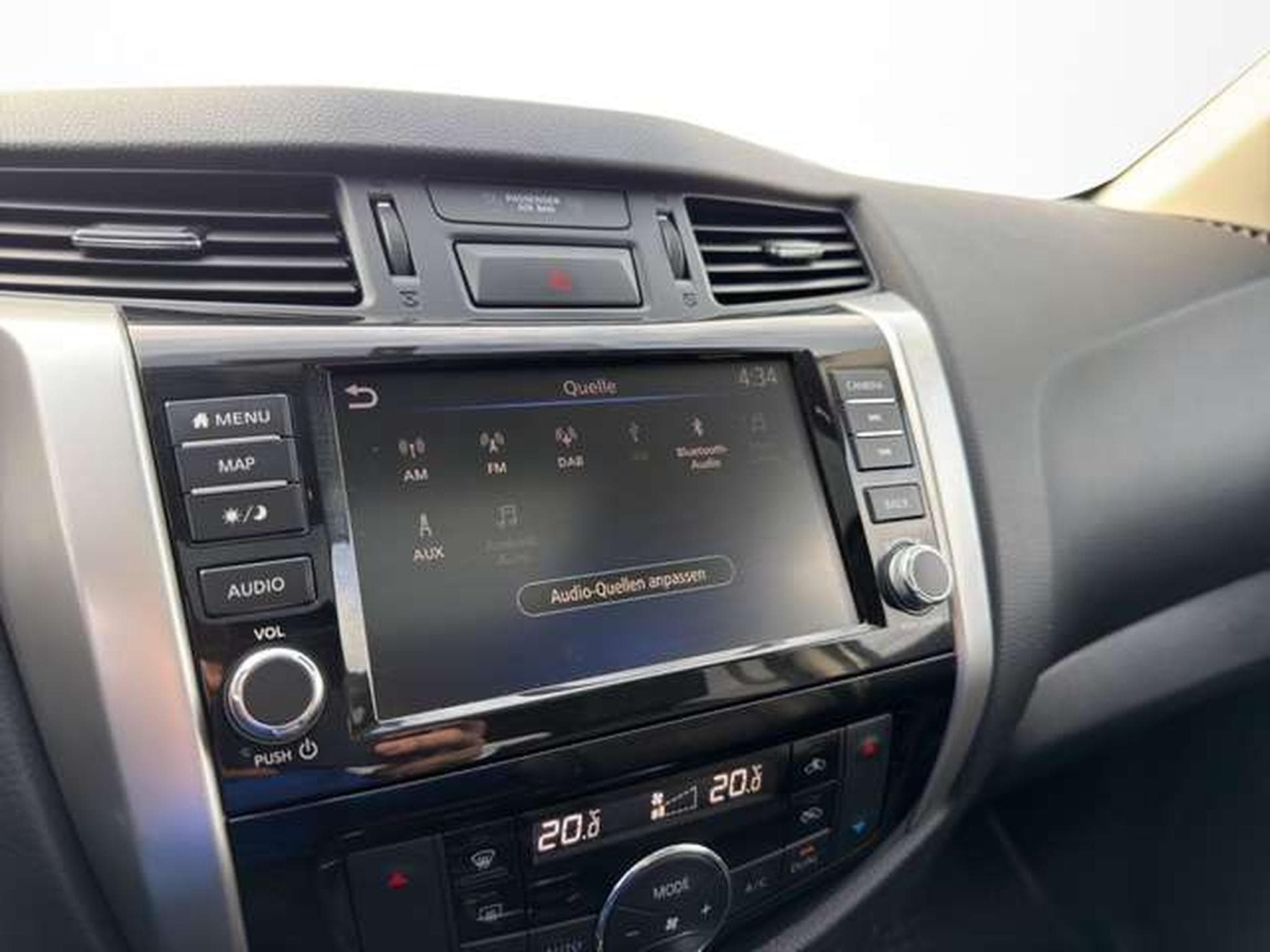 Nissan Navara N-Guard Double Cab 4x4/Rollo/AHK (2021) - Photo 25