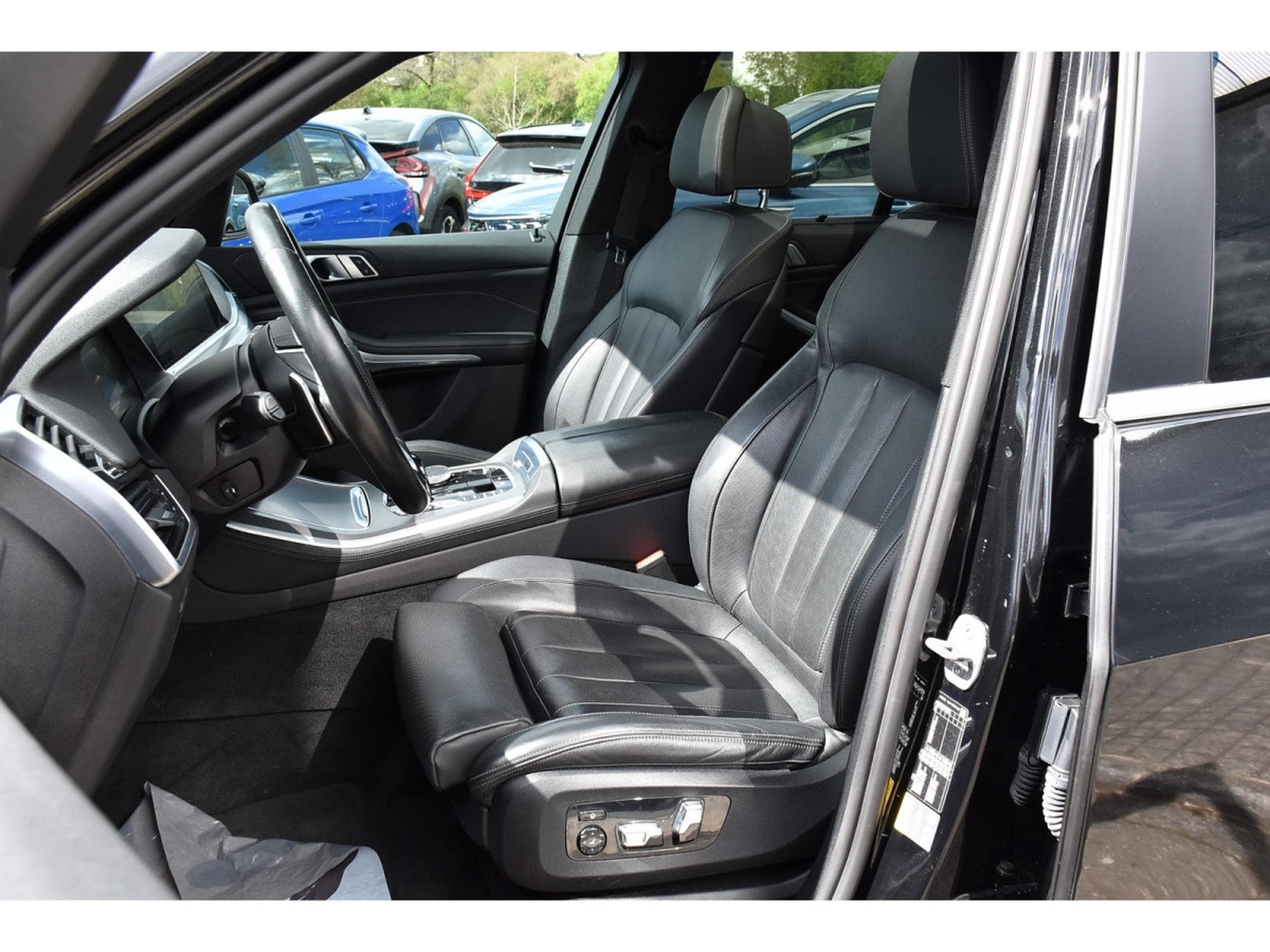 BMW X5 3.0AS xDrive45e SUSP PNEU CUIR MEM PANO ACC SIDE HUD (2022) - Photo 6