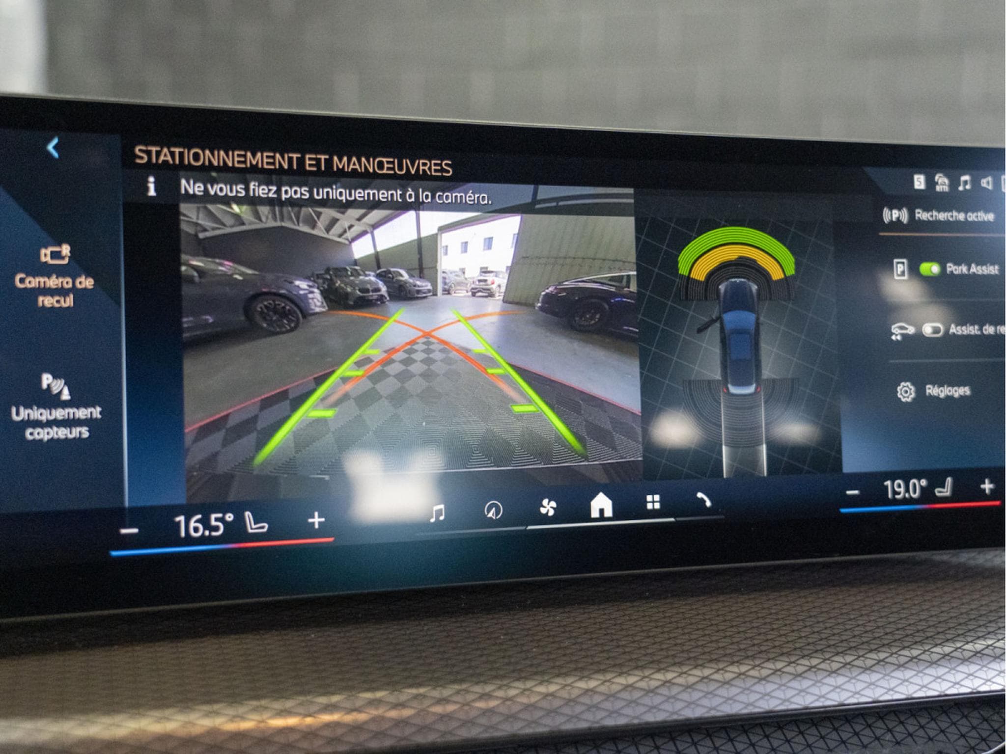 BMW 330 330i xDrive M-Sport Touring 245CV *Hayon*ACC*Sièges chauffan (2024) - Photo 17