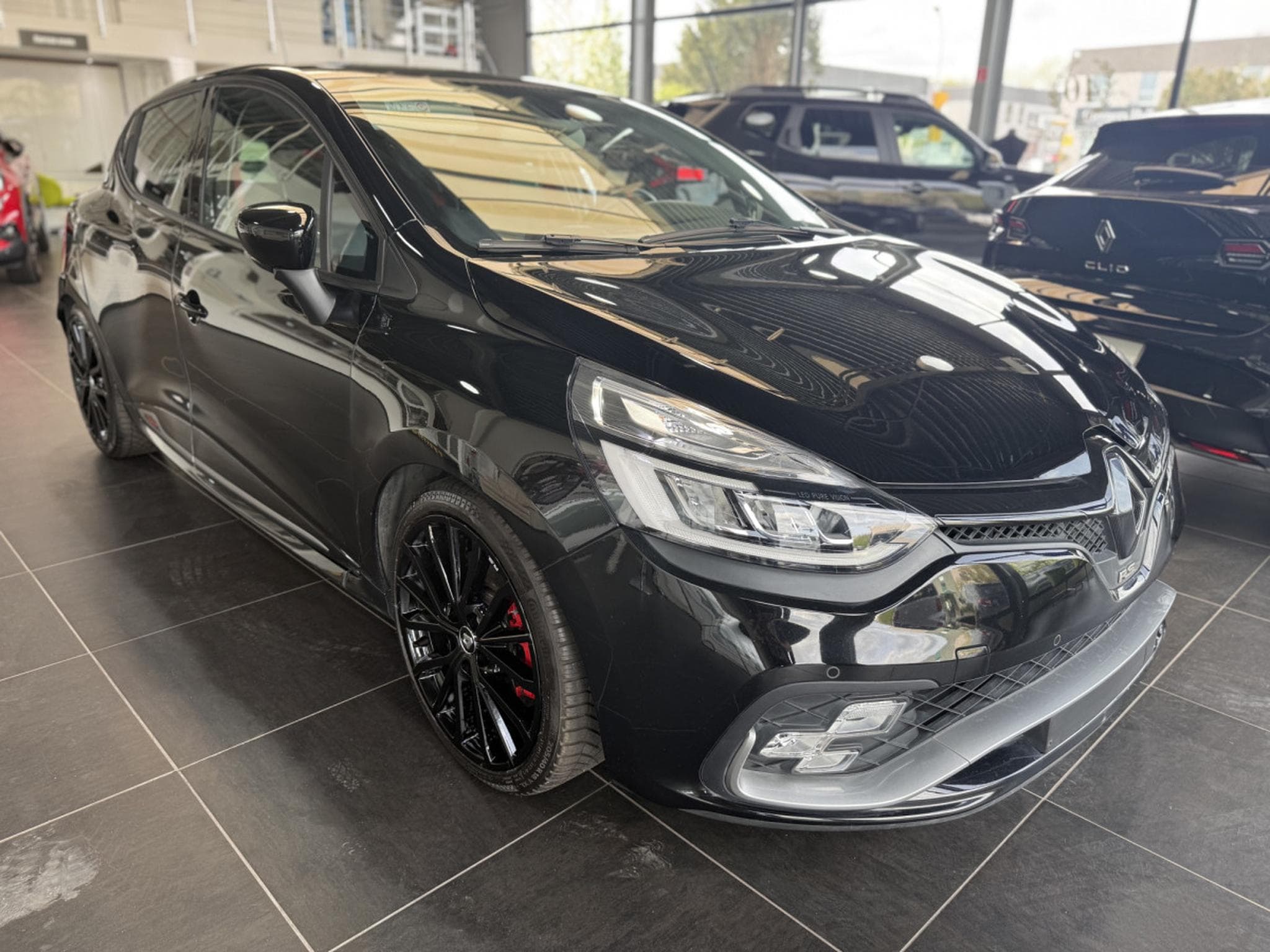 Renault Clio RS TCE 220 EDC TROPHY (2017) - Photo 4