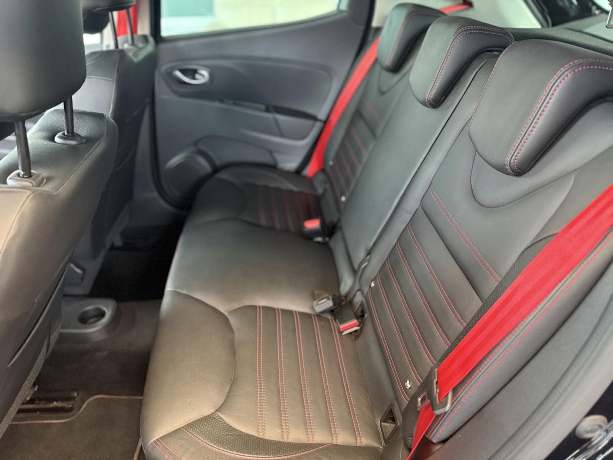 Renault Clio RS TCE 220 EDC TROPHY (2017) - Photo 6