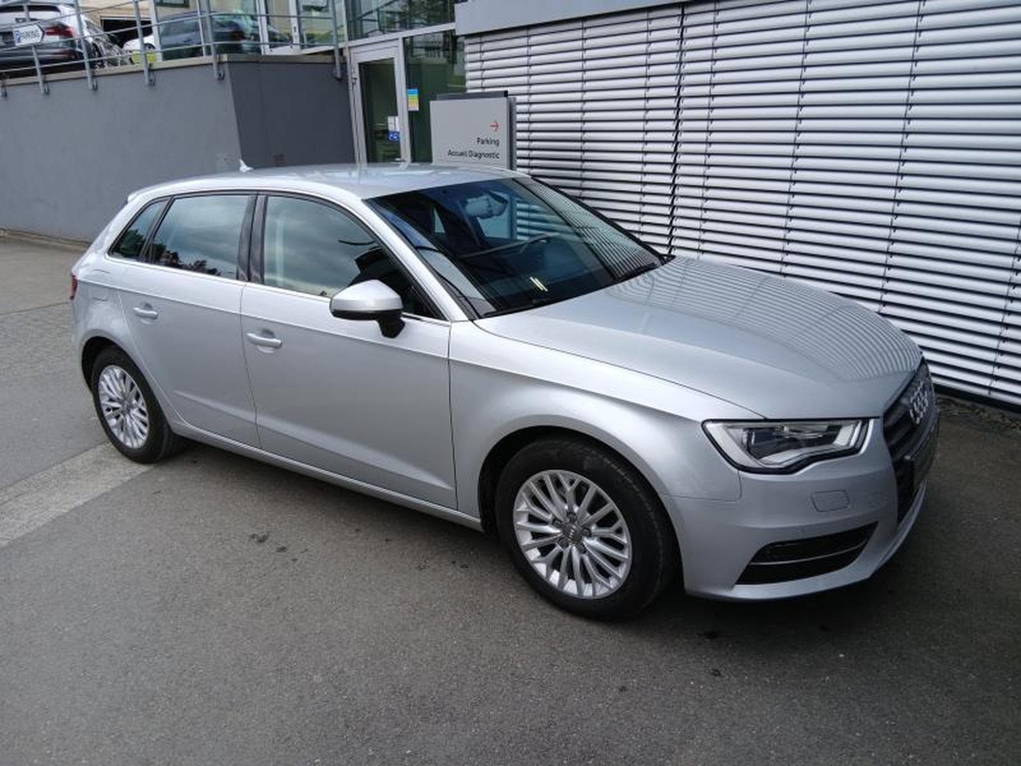 Audi A3 Sportback Ambiente 2.0 TDI 6-Gang (2013) - Photo 5