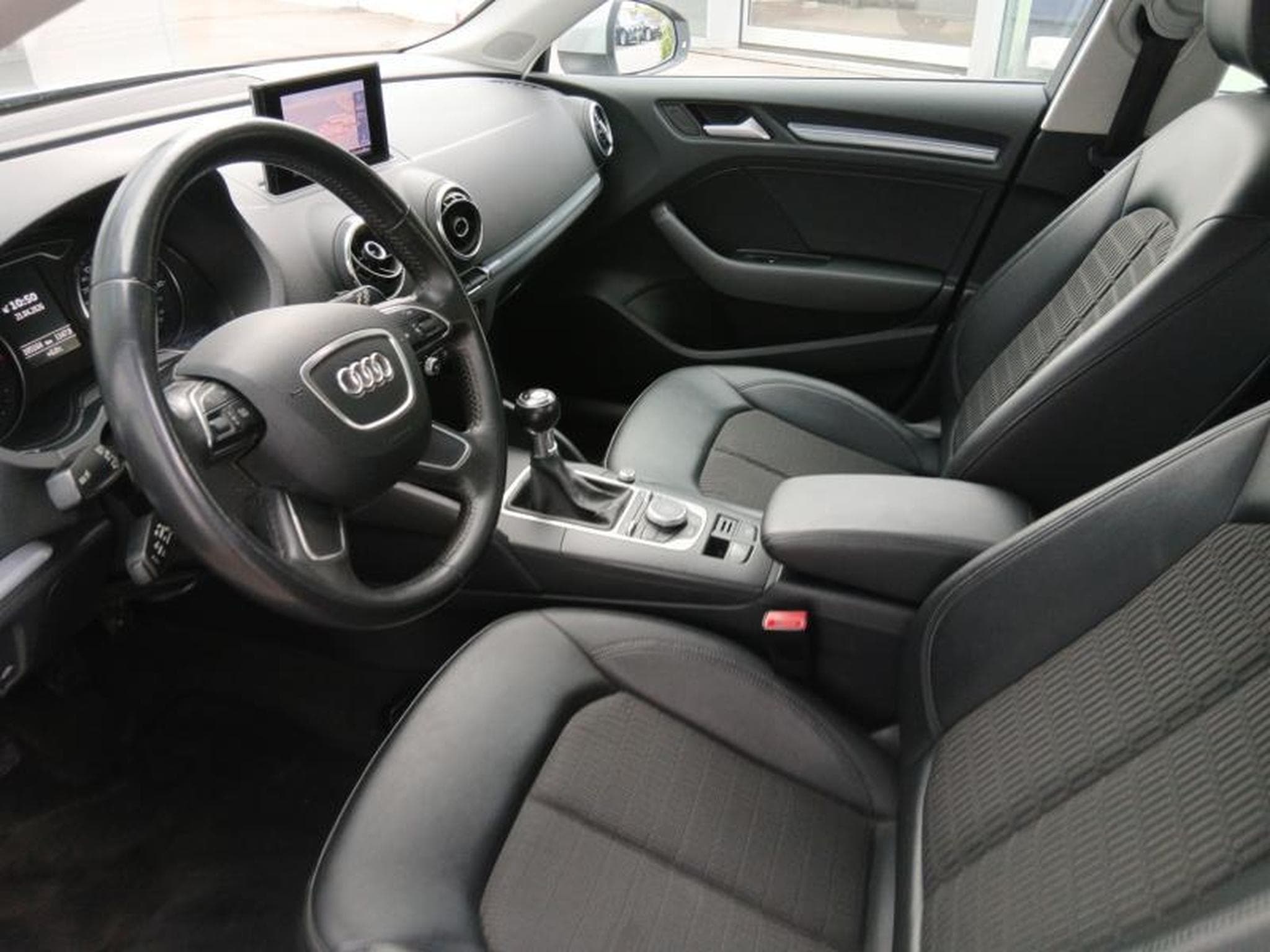 Audi A3 Sportback Ambiente 2.0 TDI 6-Gang (2013) - Photo 9