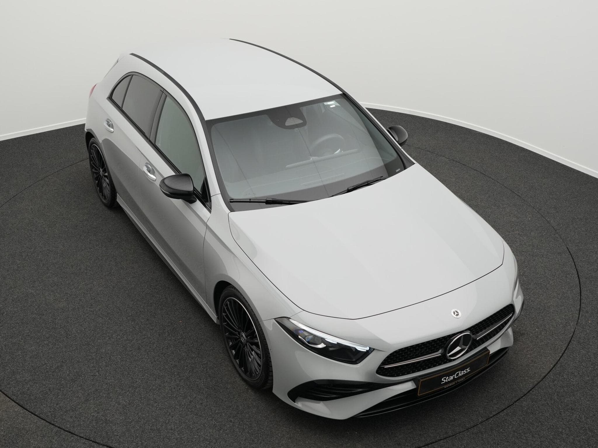Mercedes A 200 AMG-Line Kamera+Night+19"+Ambi+MBUX (2025) - Foto 10