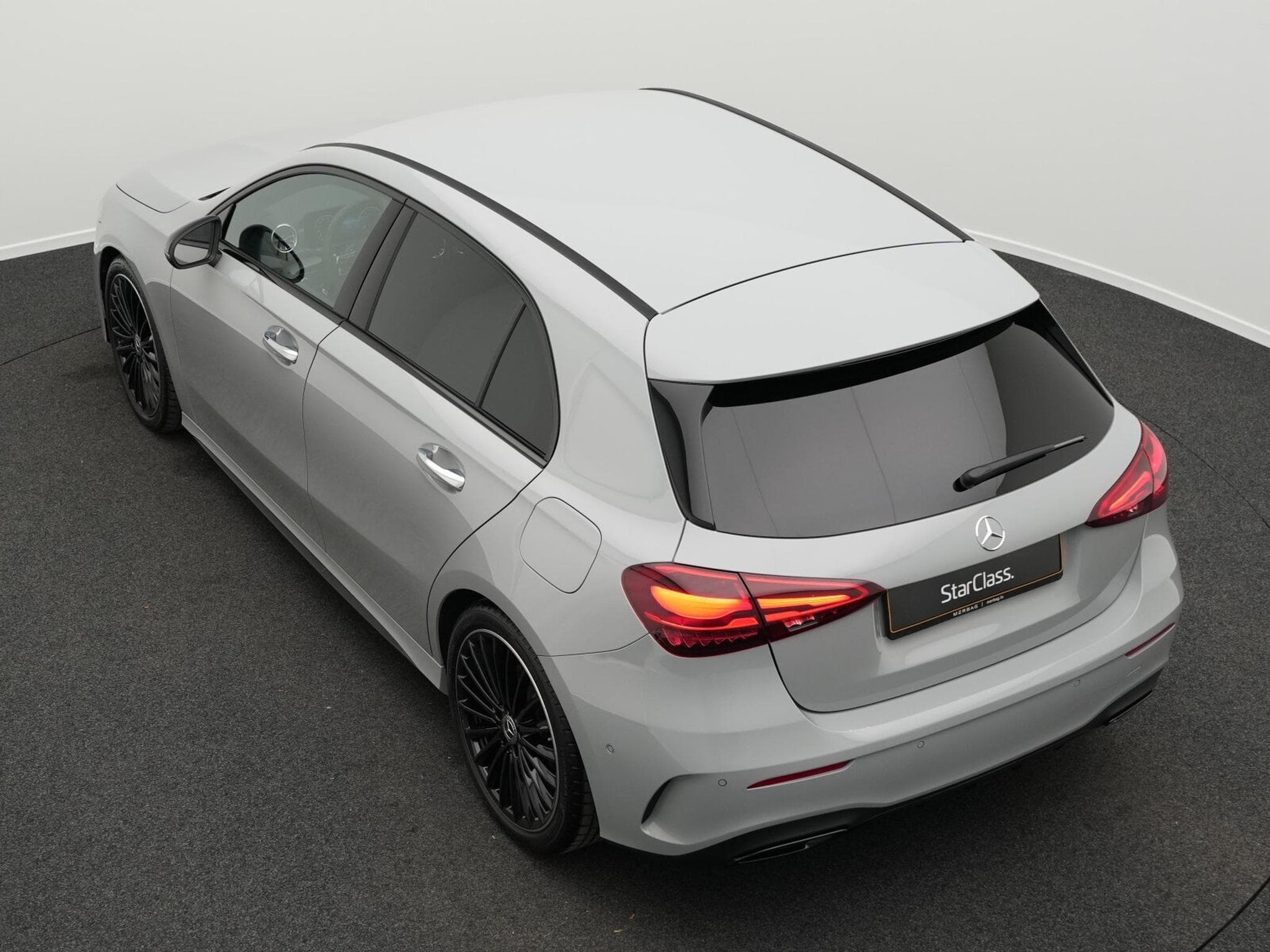 Mercedes A 200 AMG-Line Kamera+Night+19"+Ambi+MBUX (2025) - Foto 11
