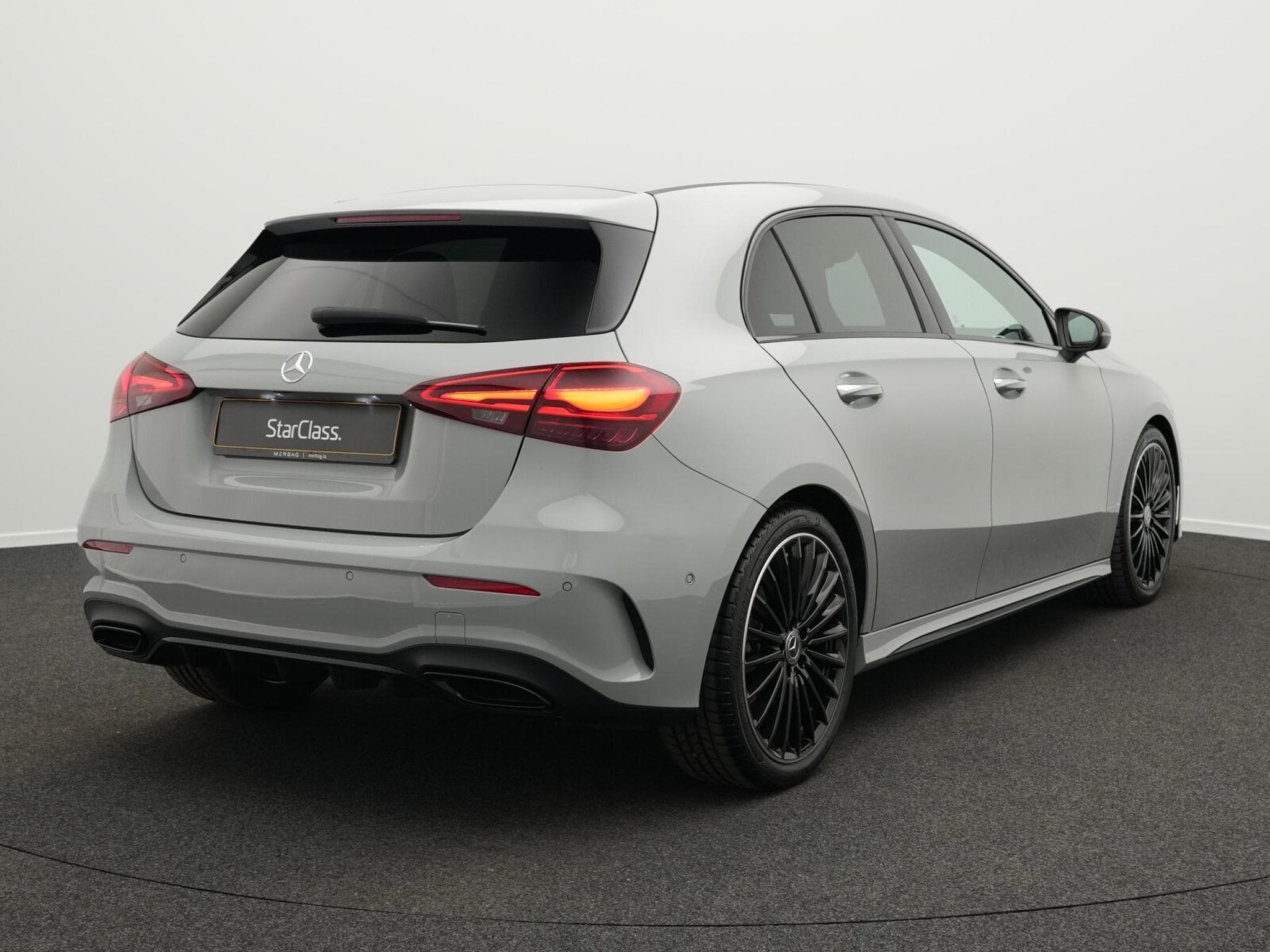 Mercedes A 200 AMG-Line Kamera+Night+19"+Ambi+MBUX (2025) - Foto 3