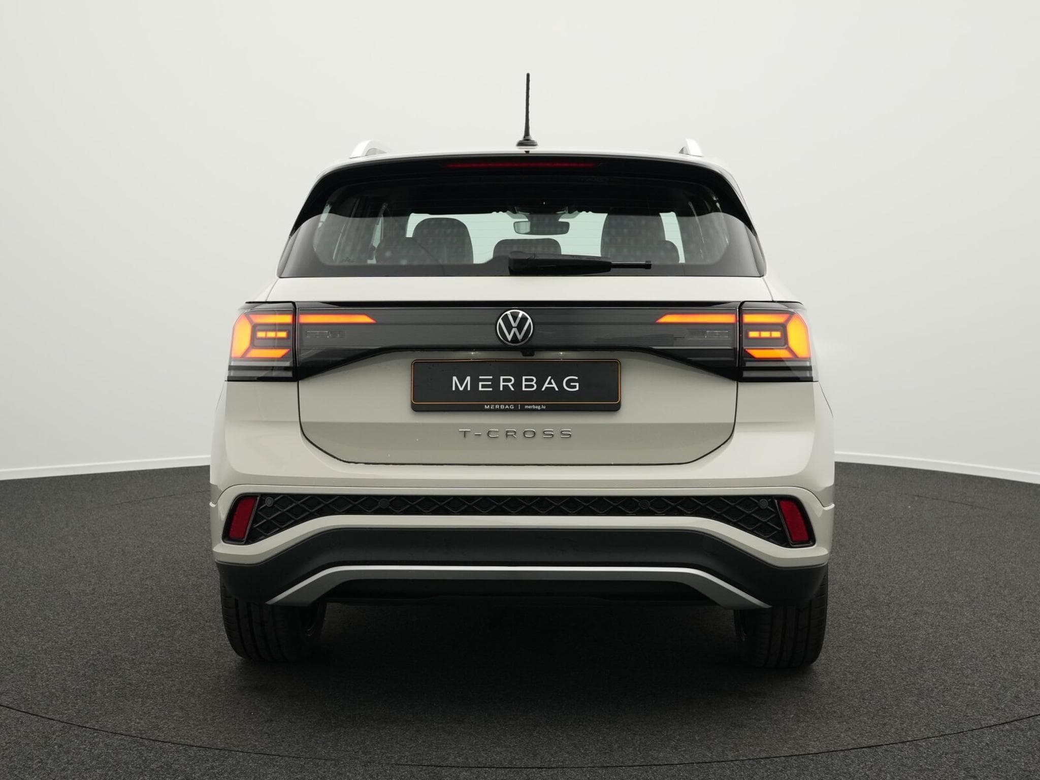 VW T-Cross 1.0 TSI R-Line (1970) - Foto 4