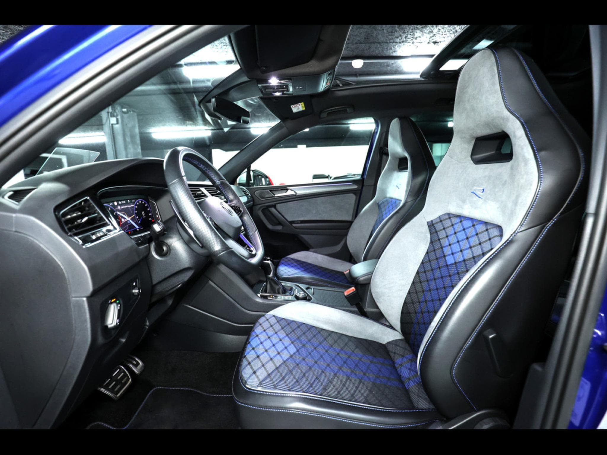 VW Tiguan 2.0 TSI 320 R 4MOTION – LAPIZ BLUE (2021) - Foto 12