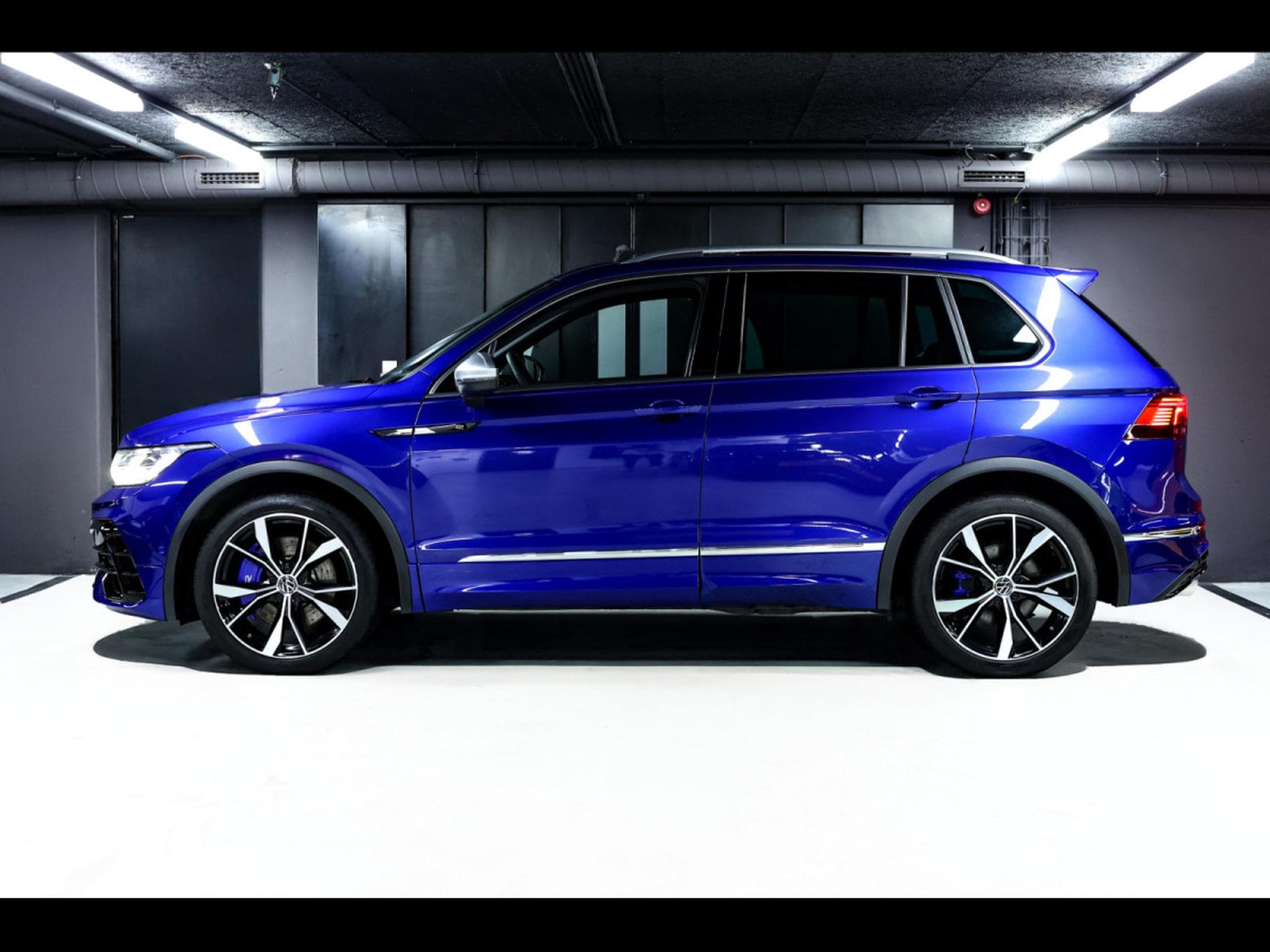 VW Tiguan 2.0 TSI 320 R 4MOTION – LAPIZ BLUE (2021) - Foto 2