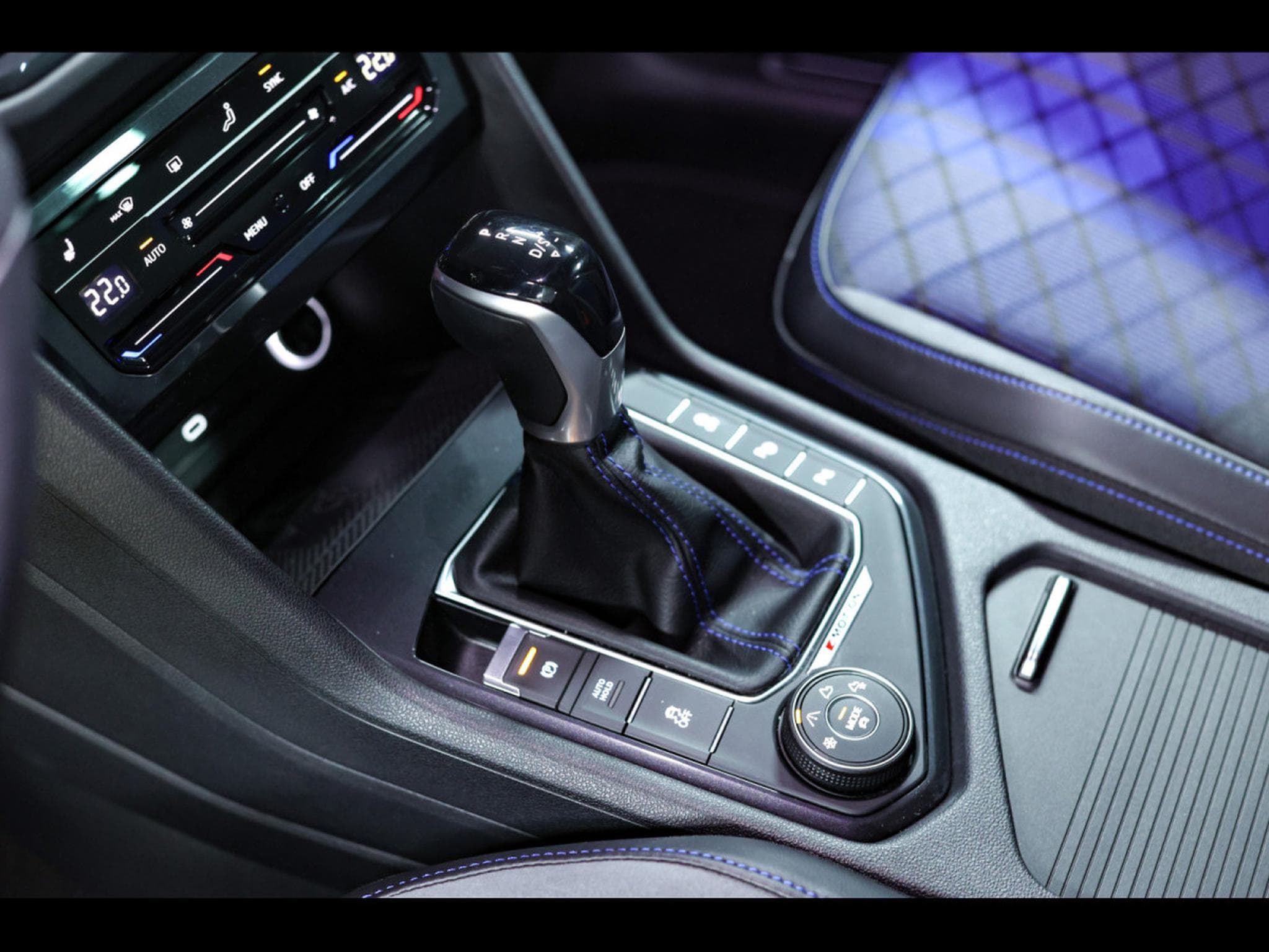 VW Tiguan 2.0 TSI 320 R 4MOTION – LAPIZ BLUE (2021) - Foto 22