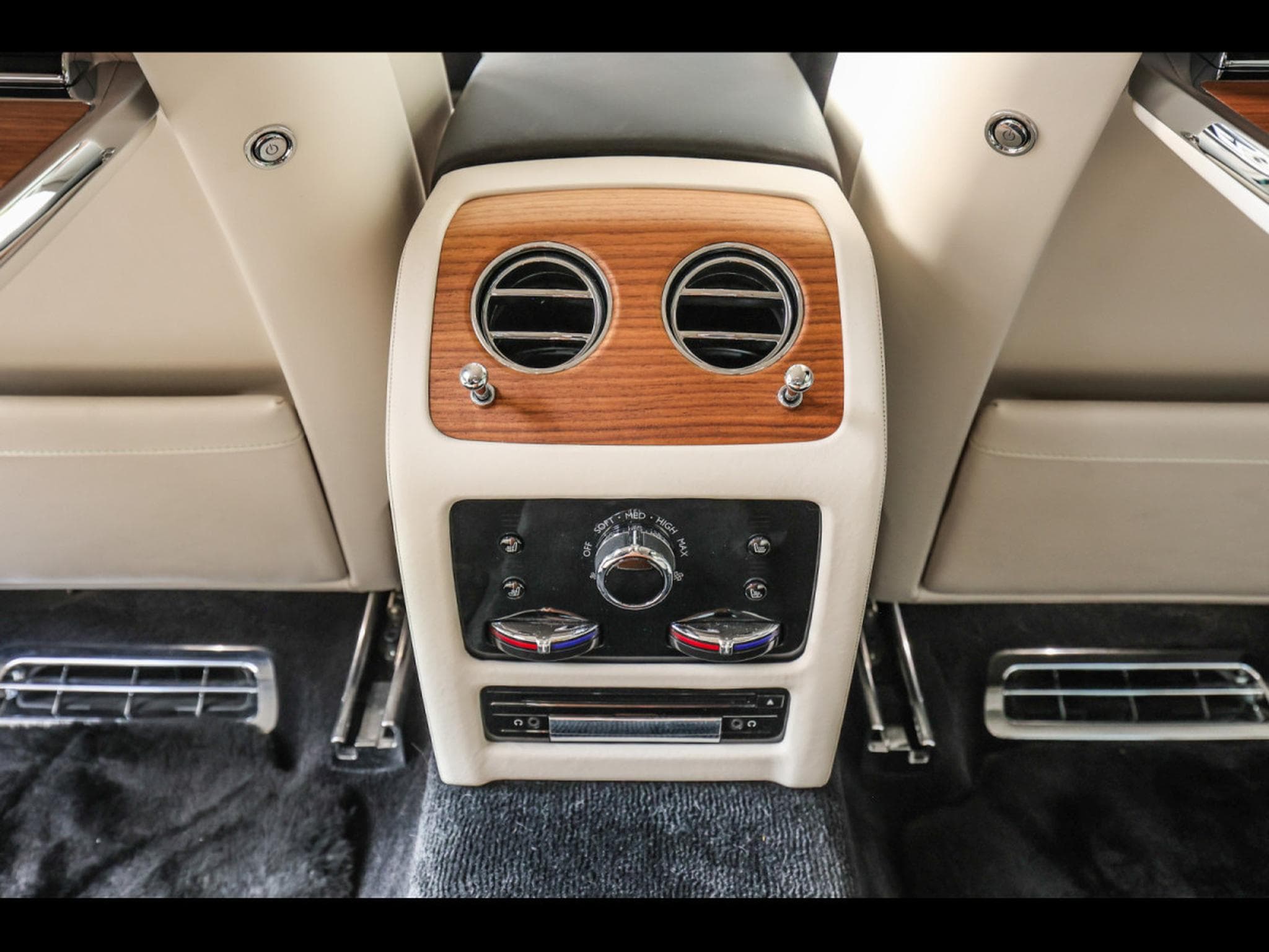 Rolls-Royce Ghost GHOST 6.75 V12 (571 CH) EXTENDED WHEELBASE (EWB) – FULL PPF (2022) - Photo 16