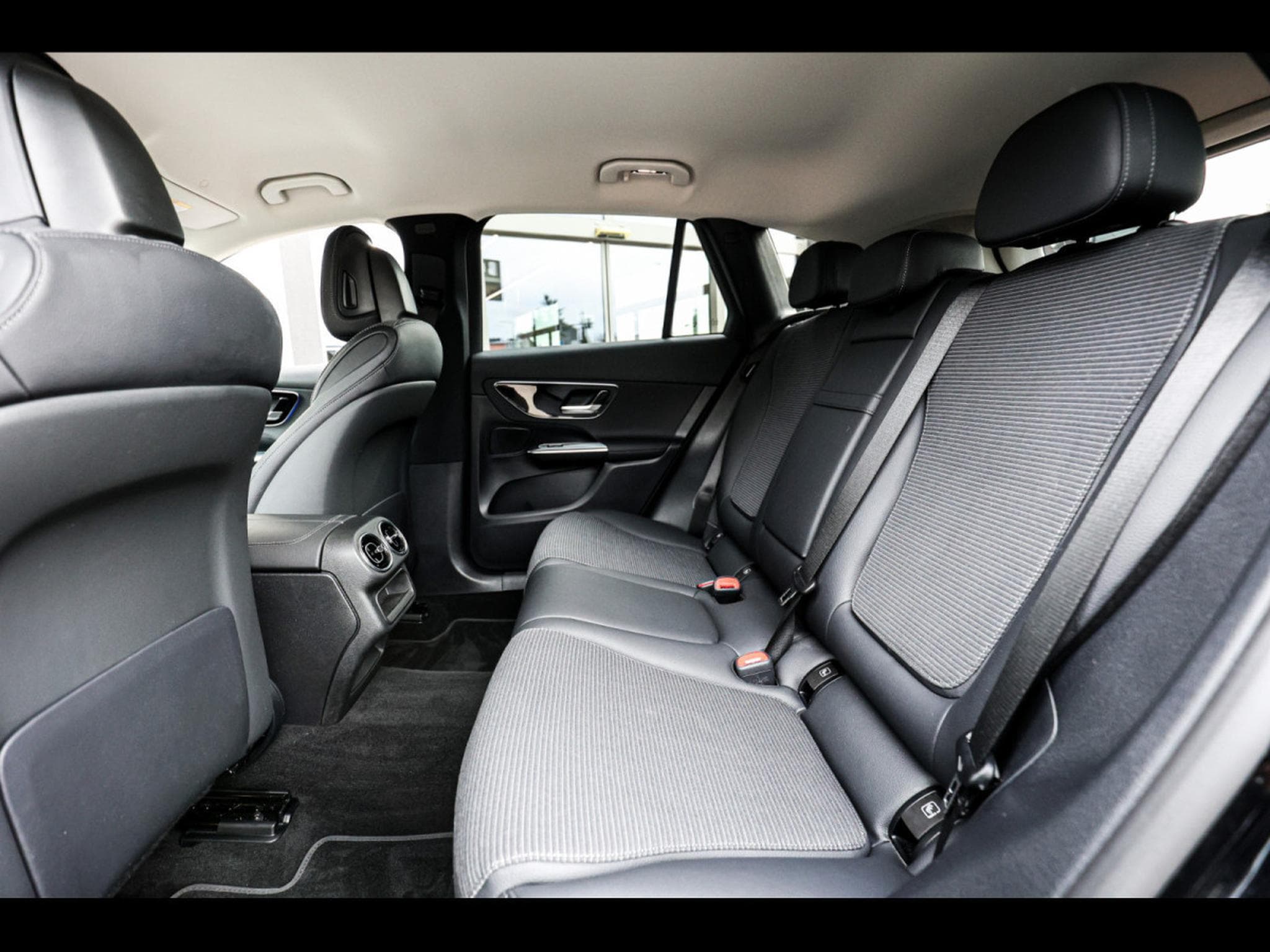 Mercedes GLC 300 DE 4MATIC AVANTGARDE (2024) - Photo 14